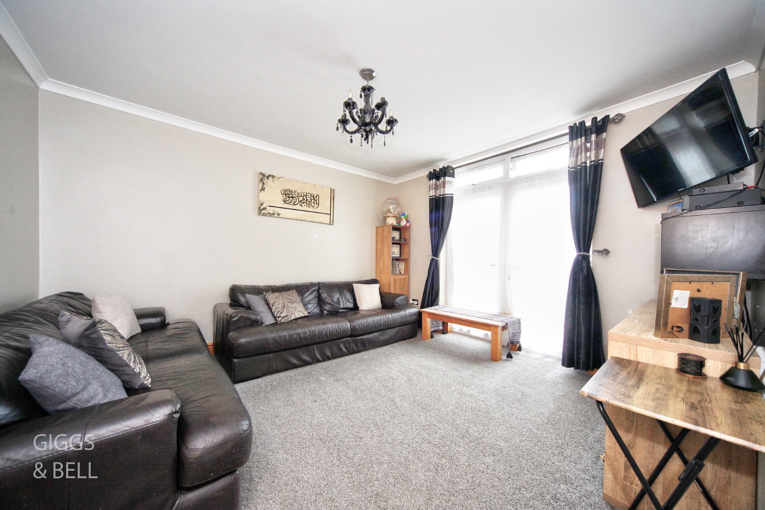 3 bed end of terrace house for sale in Nunnery Lane, Luton 2