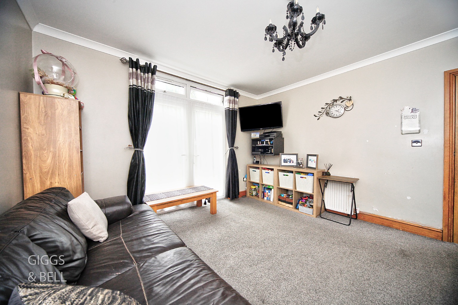 3 bed end of terrace house for sale in Nunnery Lane, Luton 3