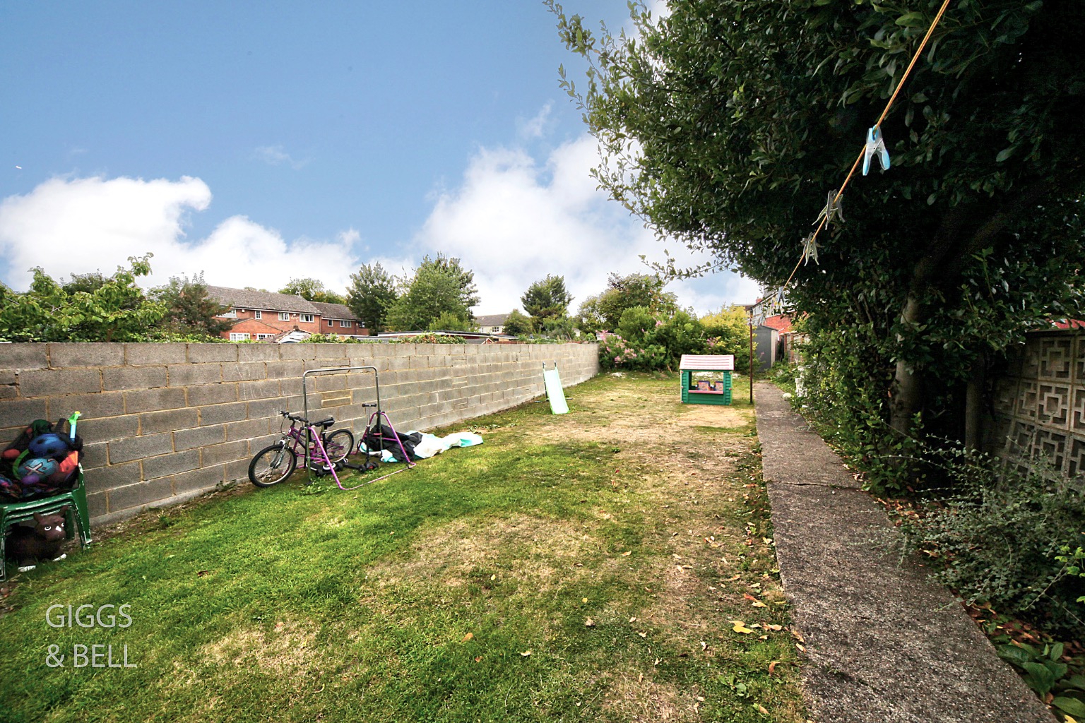 3 bed end of terrace house for sale in Nunnery Lane, Luton 18