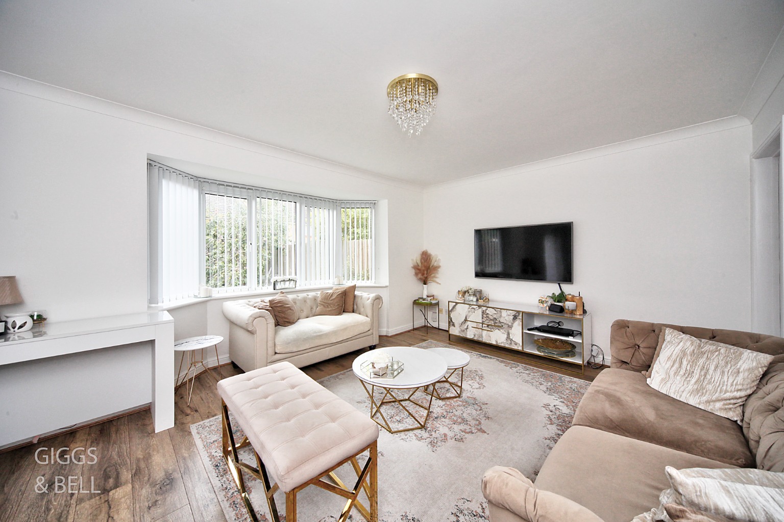 5 bed detached house for sale in Villiers Close, Luton  - Property Image 5