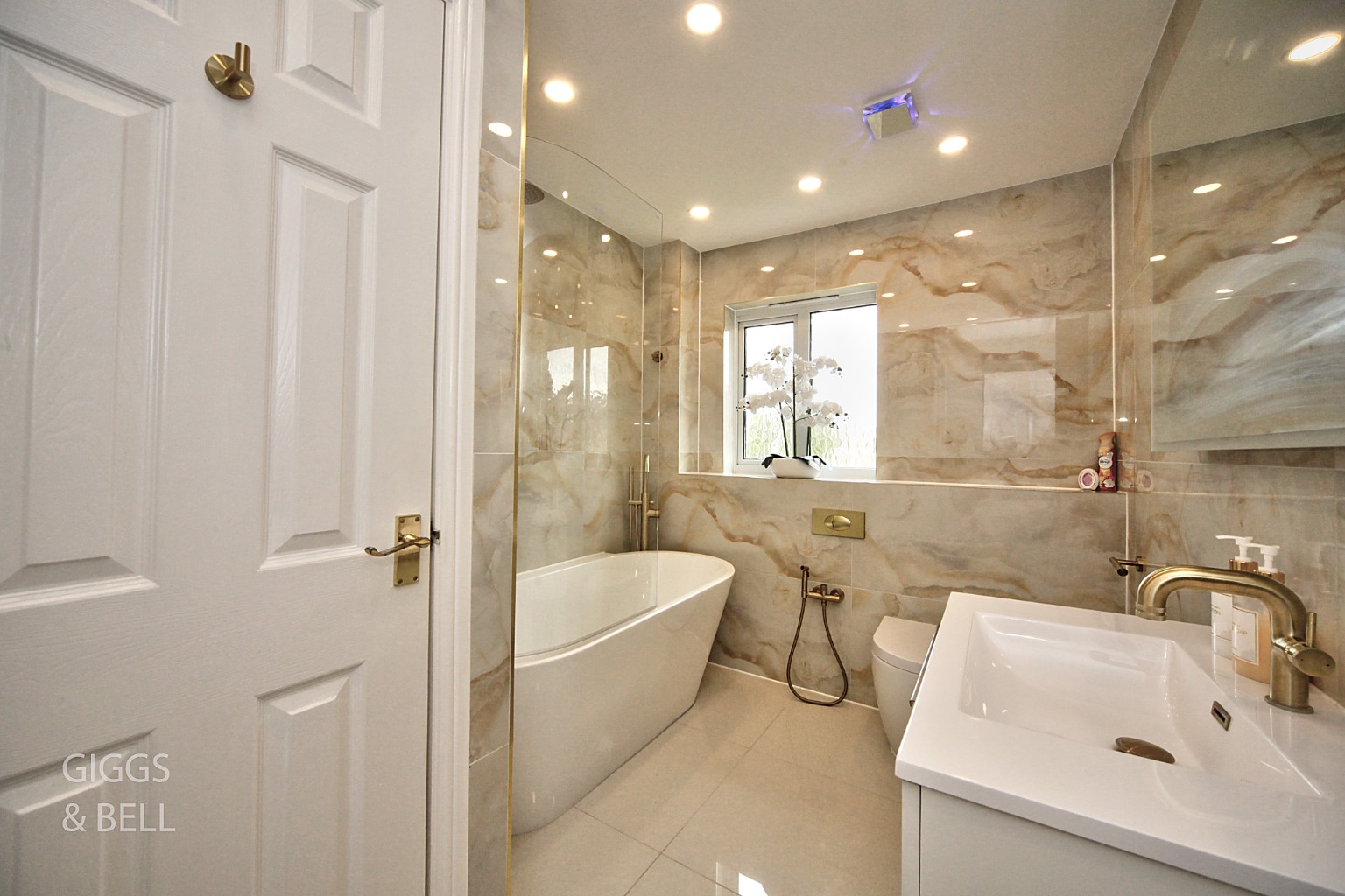 5 bed detached house for sale in Villiers Close, Luton 22