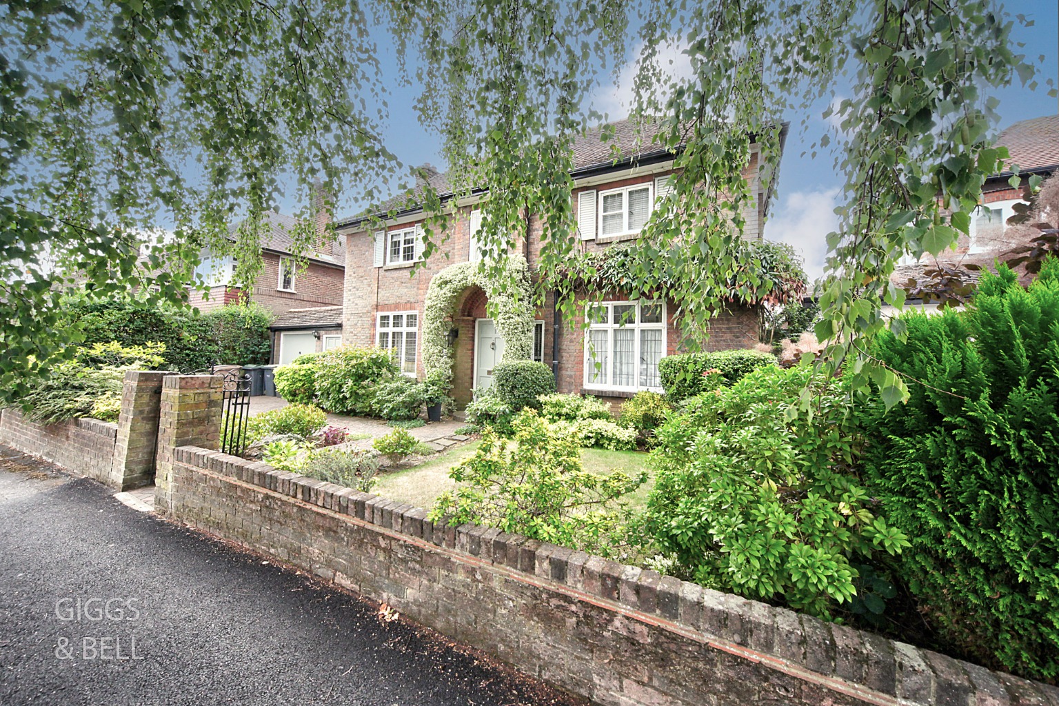 3 bed detached house for sale in Whitehill Avenue, Luton 1