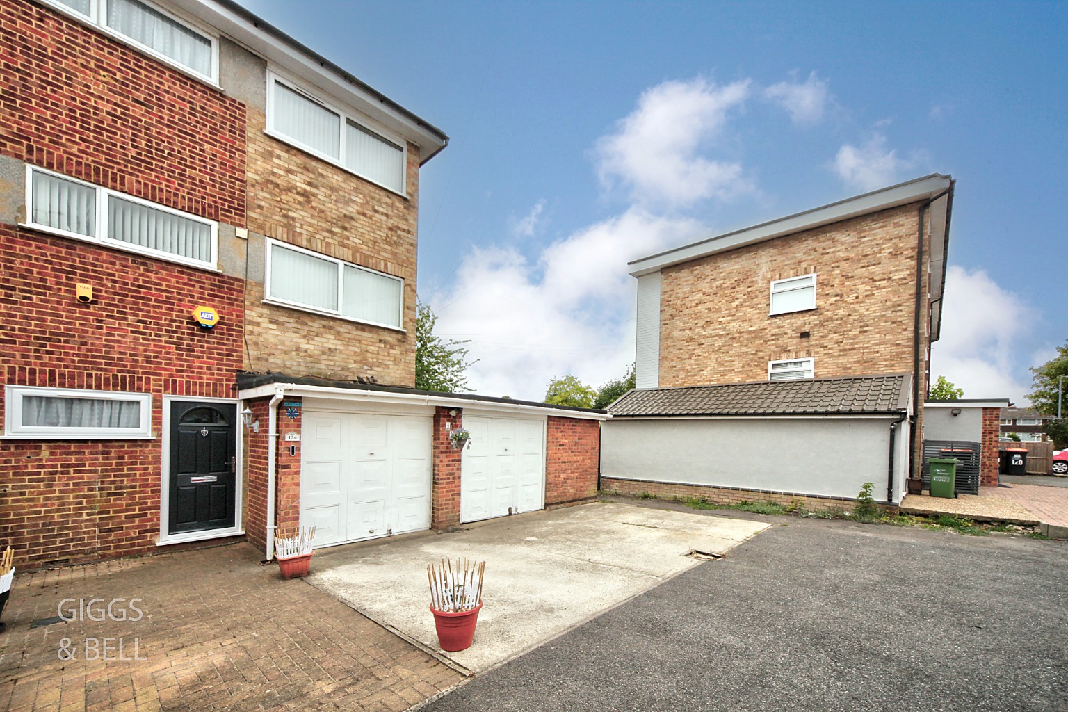 3 bed town house for sale in St Michaels Avenue, Dunstable, LU5 