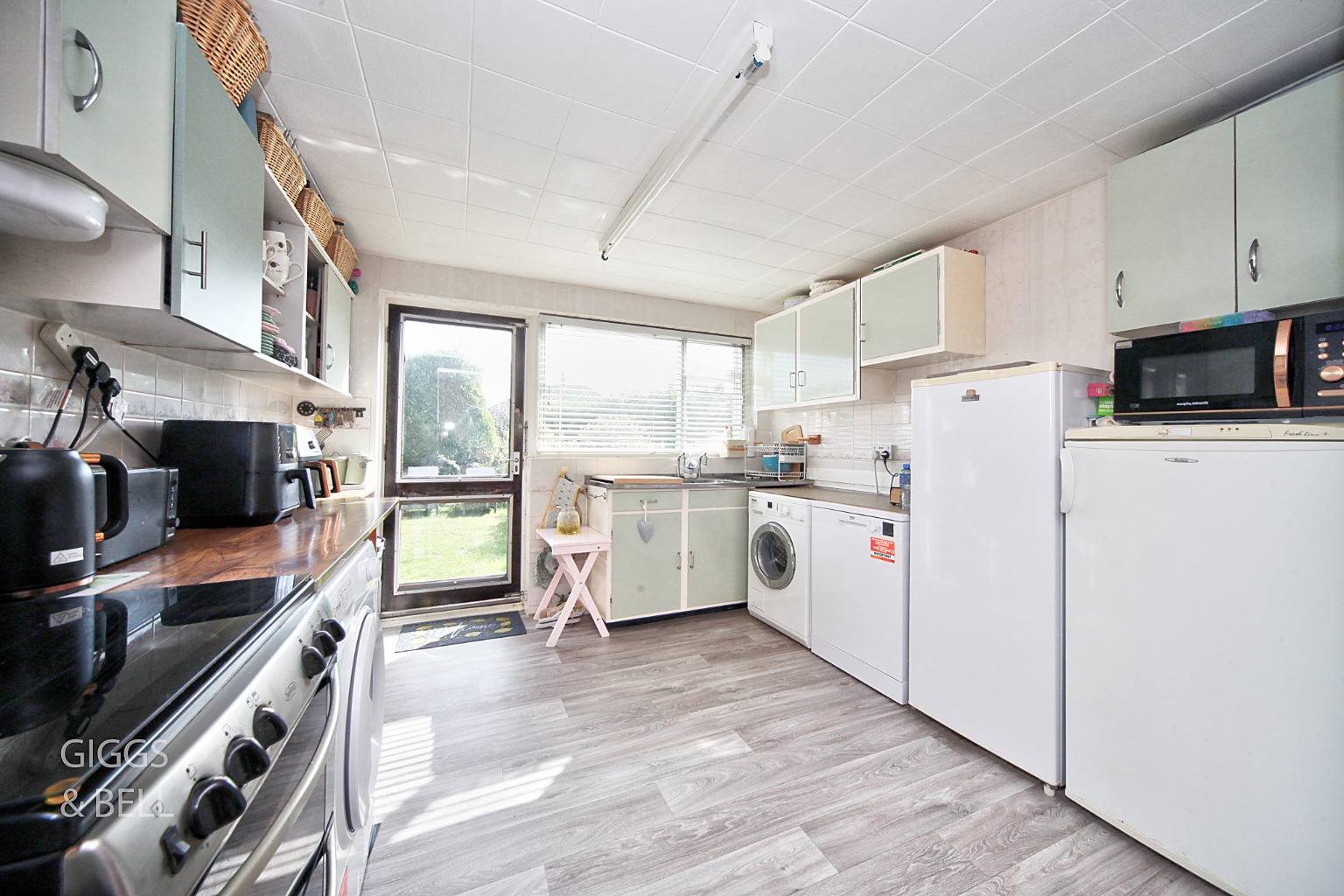 4 bed semi-detached house for sale in Galston Road, Luton  - Property Image 9
