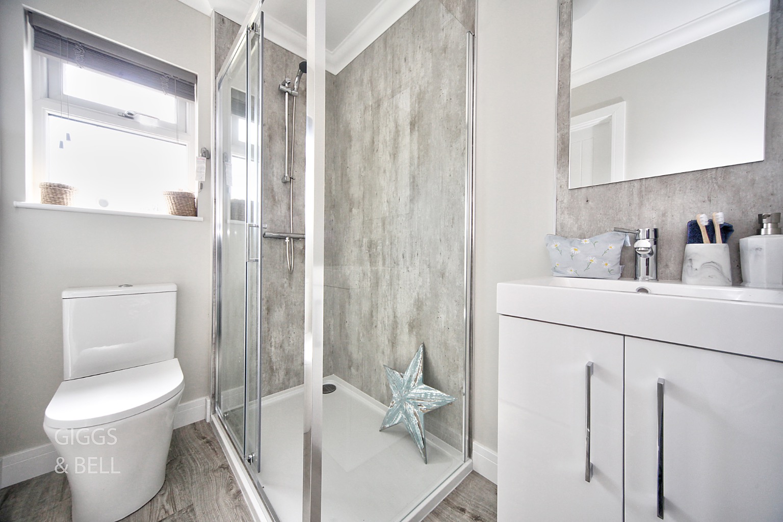 2 bed park home for sale in Little Meadow, Luton  - Property Image 7