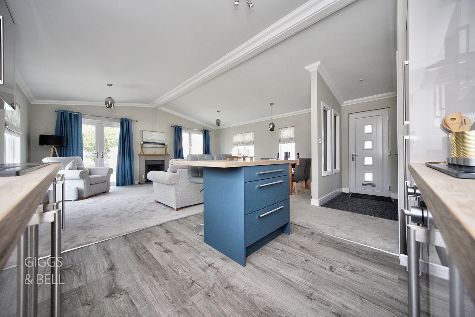 2 bed park home for sale in Little Meadow, Luton  - Property Image 4