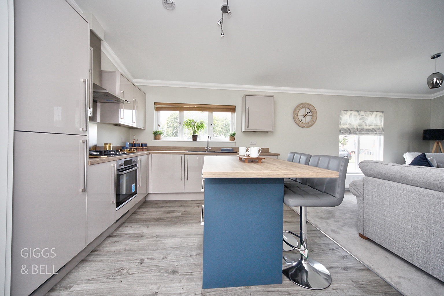 2 bed park home for sale in Little Meadow, Luton  - Property Image 12