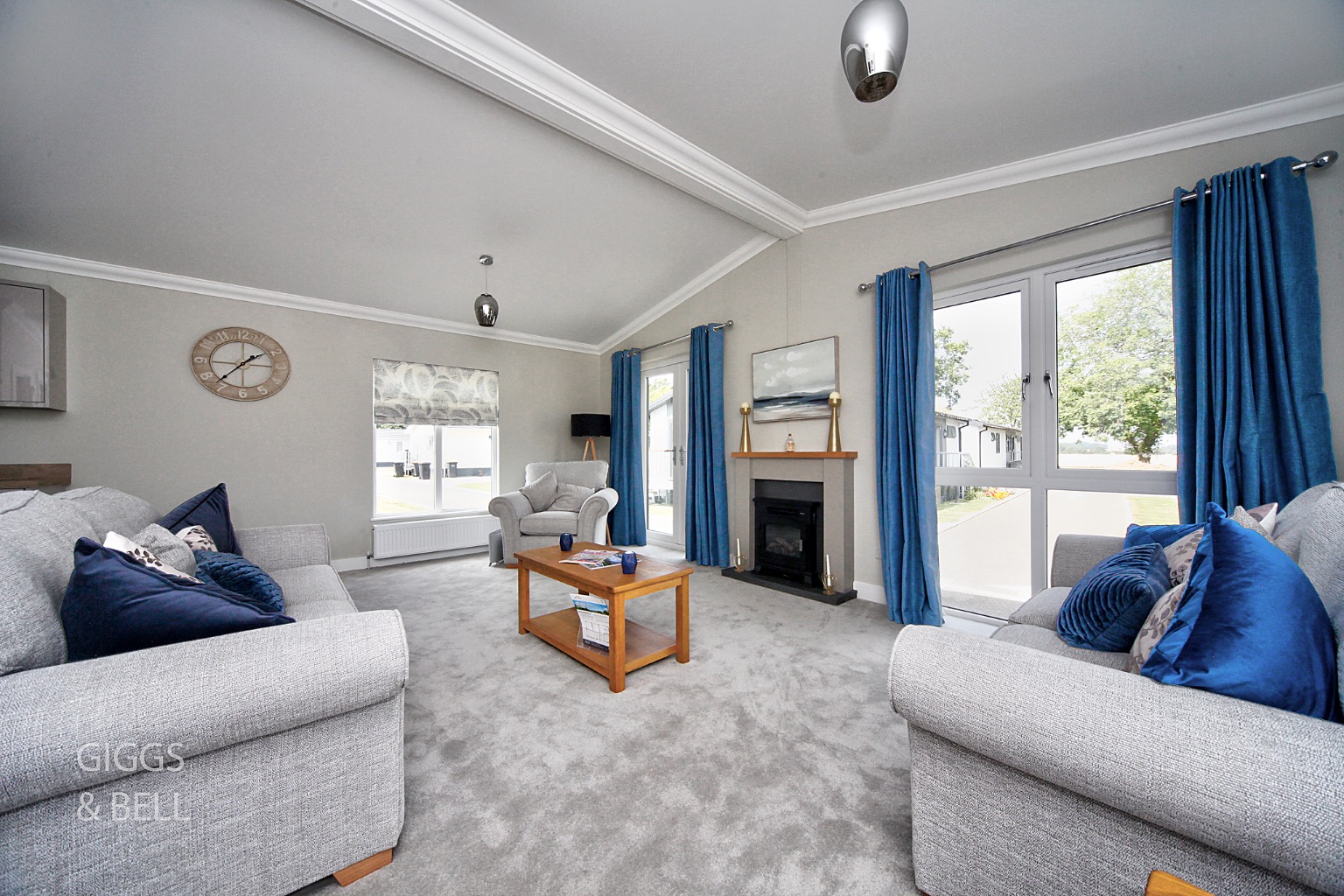 2 bed park home for sale in Little Meadow, Luton  - Property Image 5