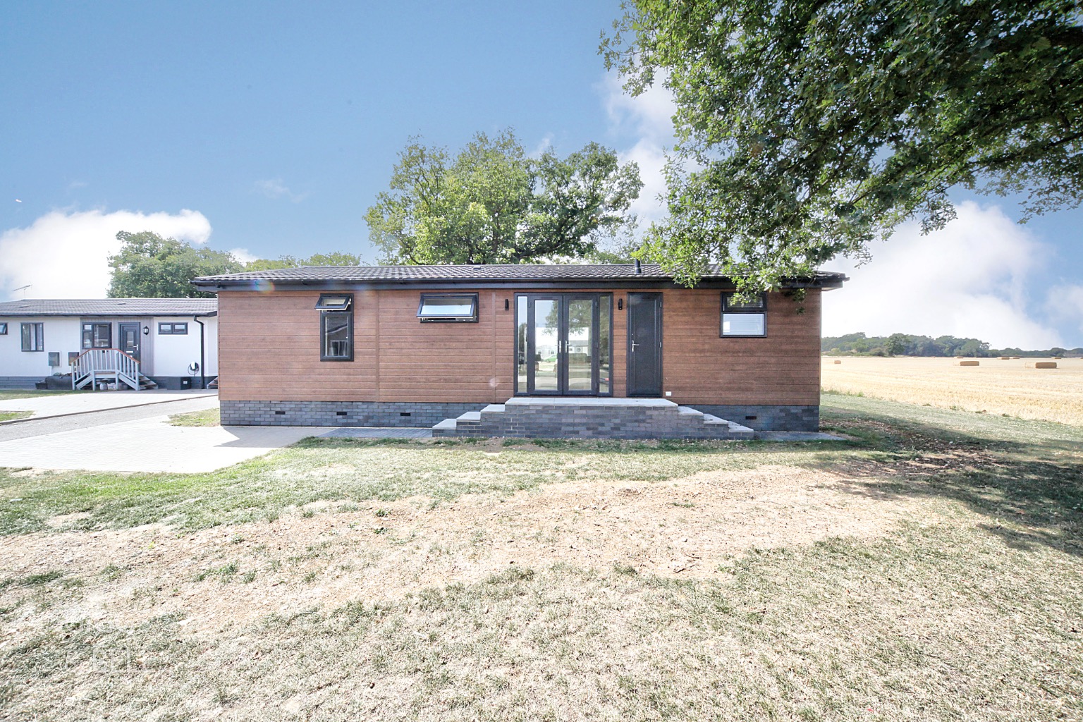 2 bed park home for sale in Little Meadow, Luton, LU1 