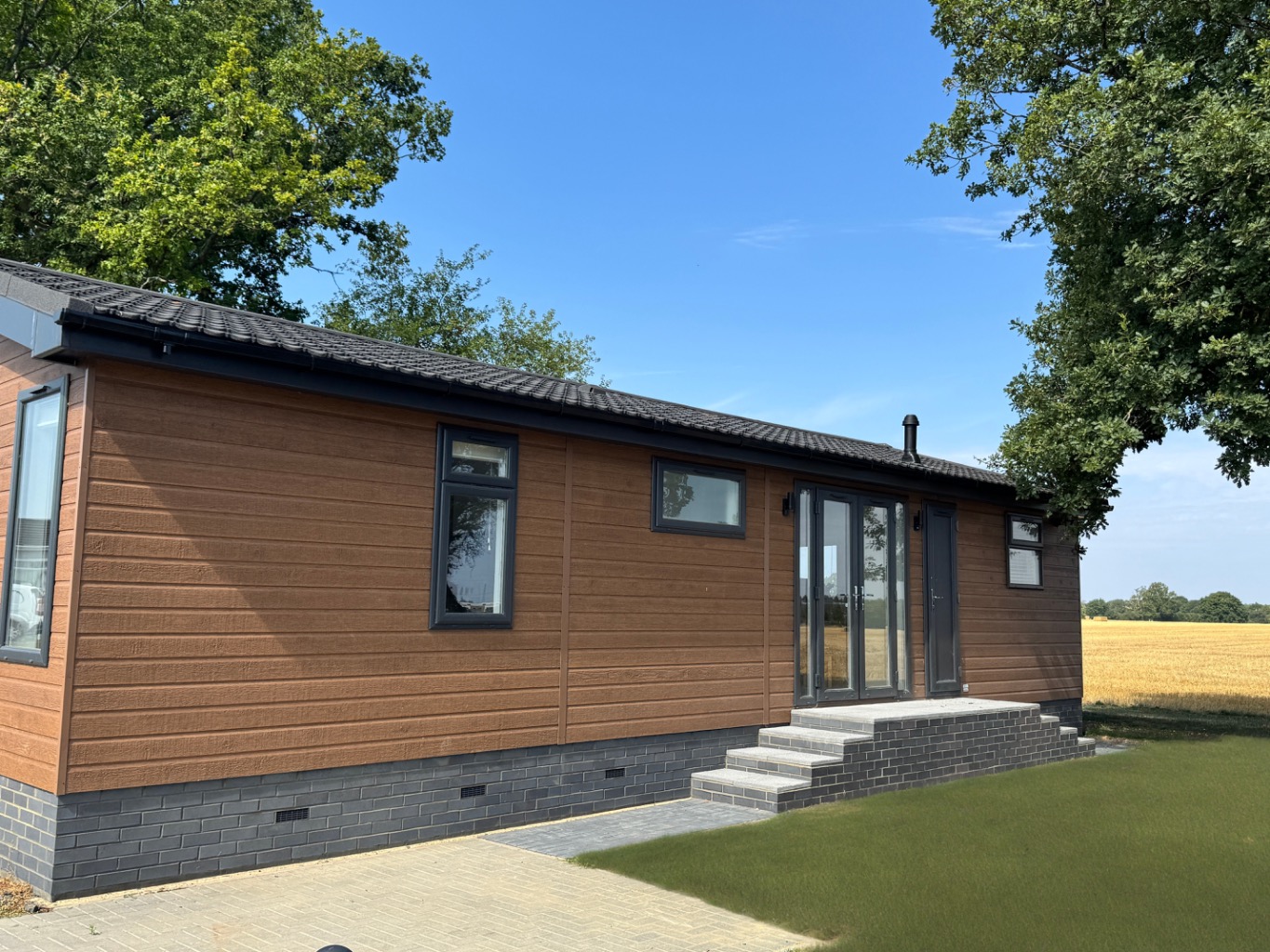 2 bed park home for sale in Little Meadow, Luton, LU1 