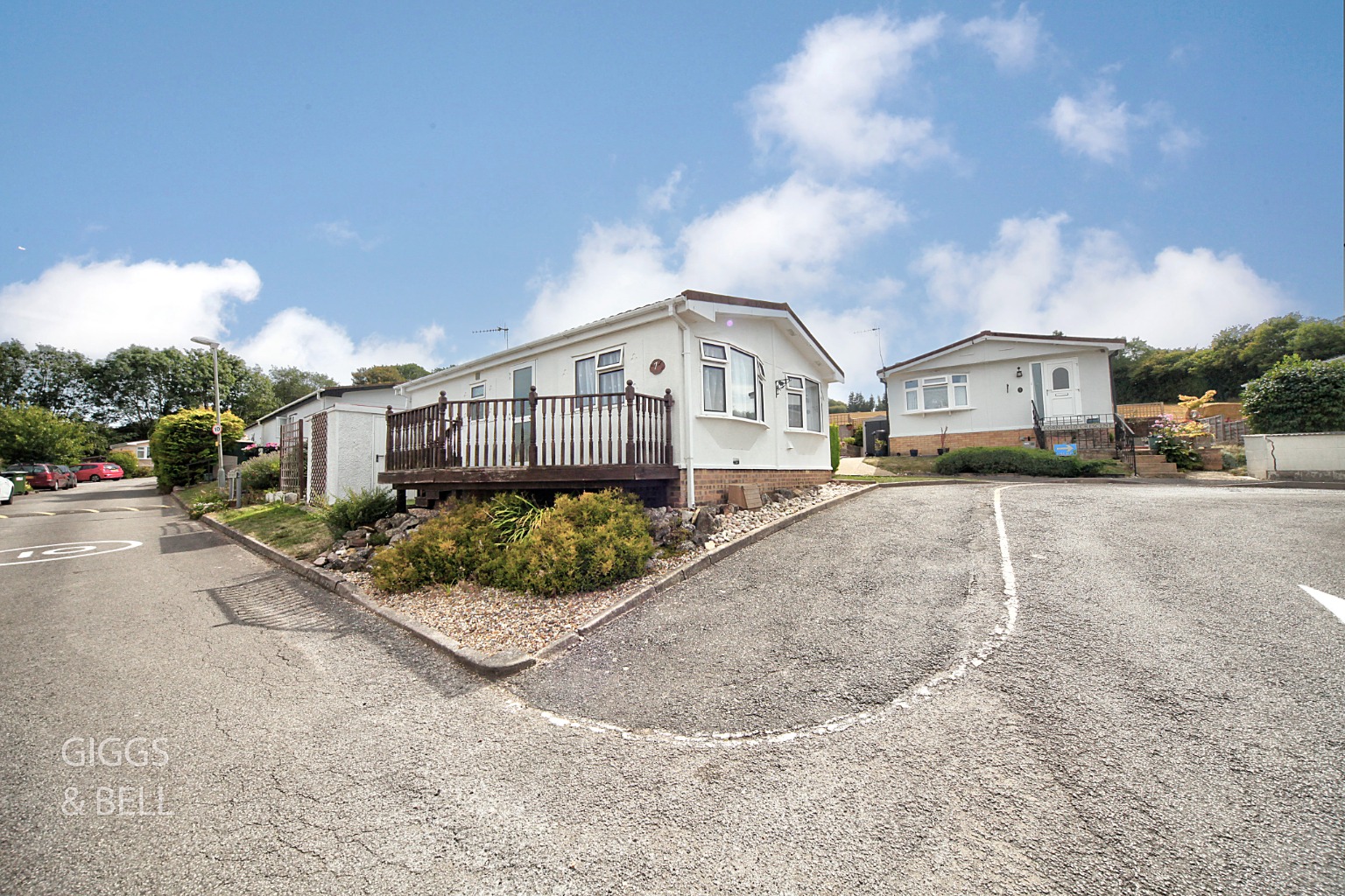 2 bed park home for sale in Pine Walk, Berkhamsted  - Property Image 14