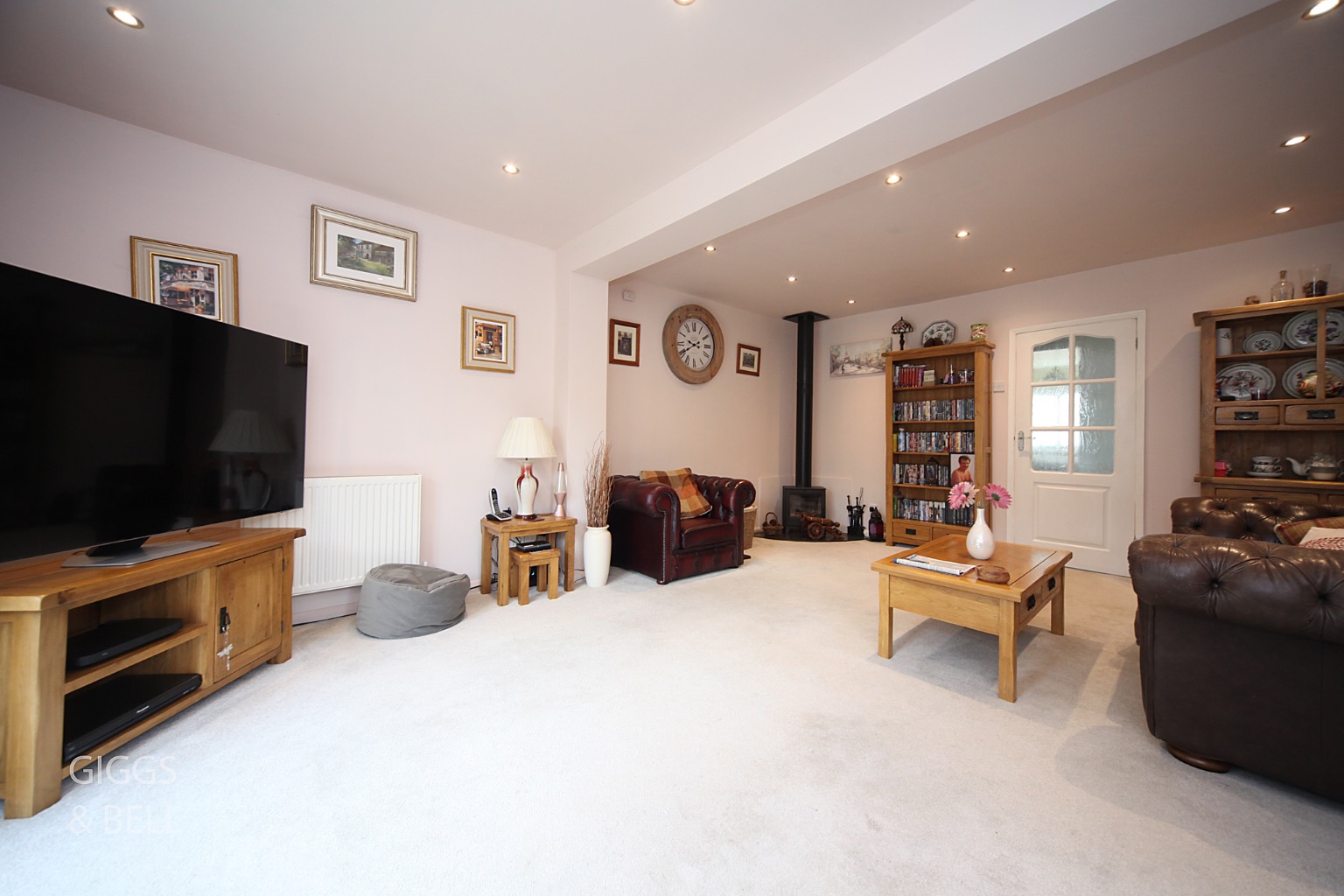 2 bed detached house for sale in St Marys Rise, Hitchin  - Property Image 4