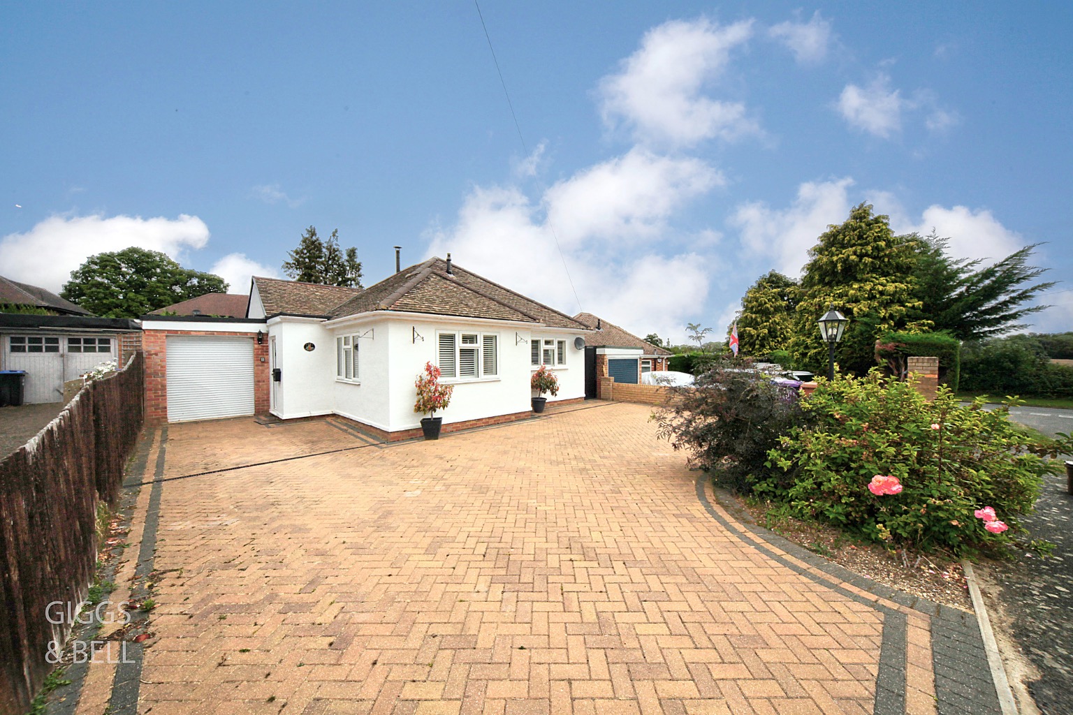 2 bed detached house for sale in St Marys Rise, Hitchin, SG4 