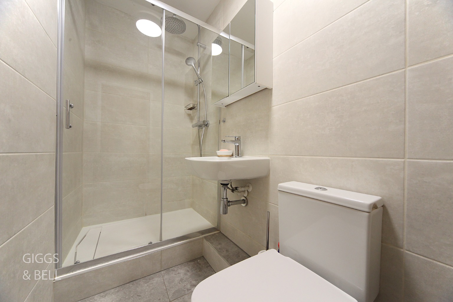 4 bed terraced house for sale in Stockwood Crescent, Bedfordshire  - Property Image 15