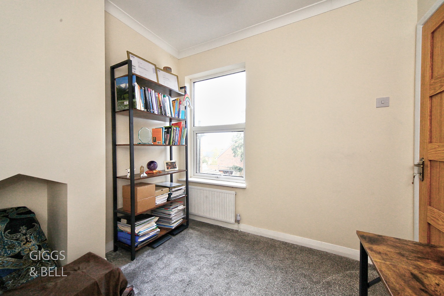 4 bed terraced house for sale in Stockwood Crescent, Bedfordshire  - Property Image 16
