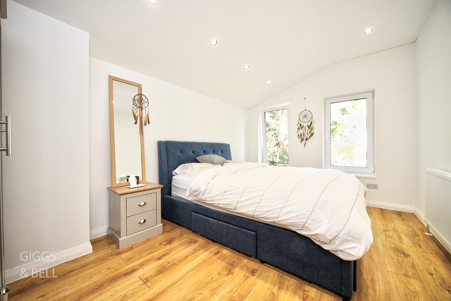4 bed terraced house for sale in Stockwood Crescent, Bedfordshire  - Property Image 20