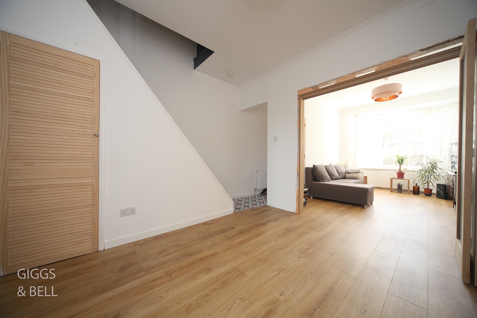 4 bed terraced house for sale in Stockwood Crescent, Bedfordshire  - Property Image 4