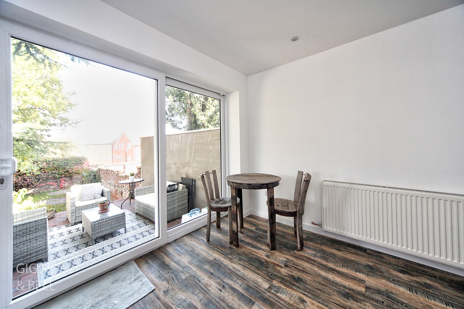 4 bed terraced house for sale in Stockwood Crescent, Bedfordshire  - Property Image 10