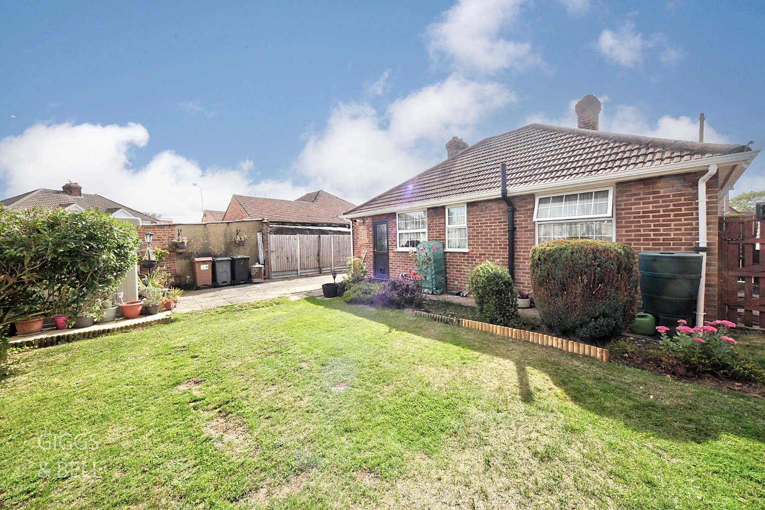 2 bed detached bungalow for sale in Wigmore Lane, Luton 14
