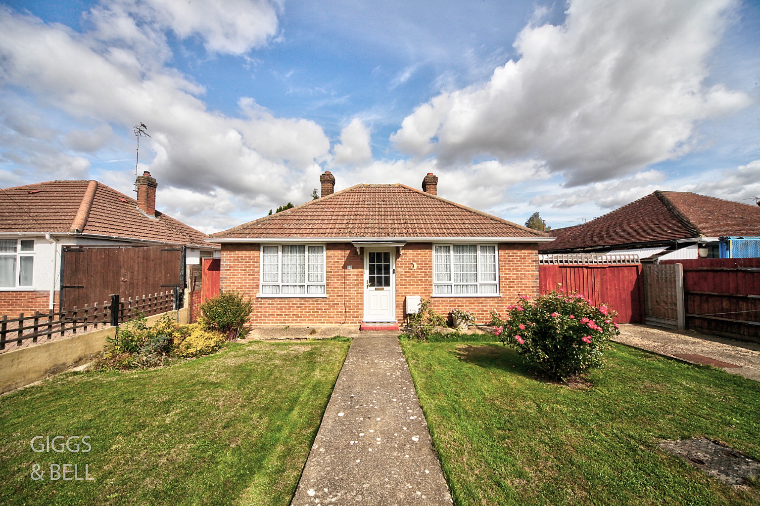 2 bed detached bungalow for sale in Wigmore Lane, Luton, LU2 