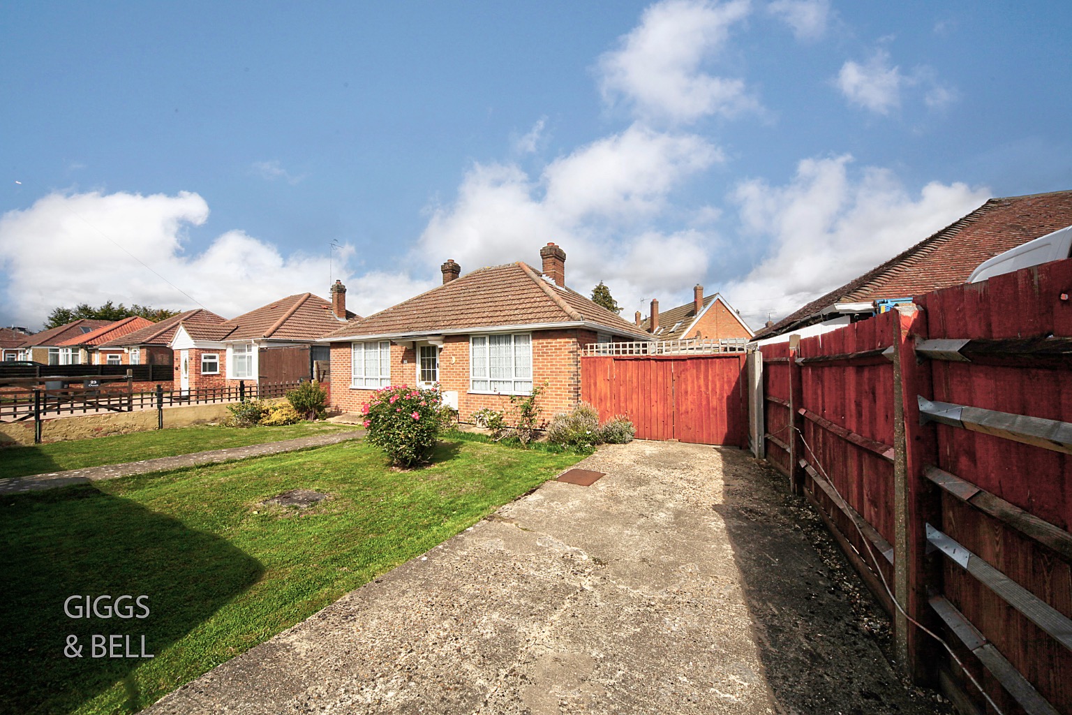 2 bed detached bungalow for sale in Wigmore Lane, Luton  - Property Image 2