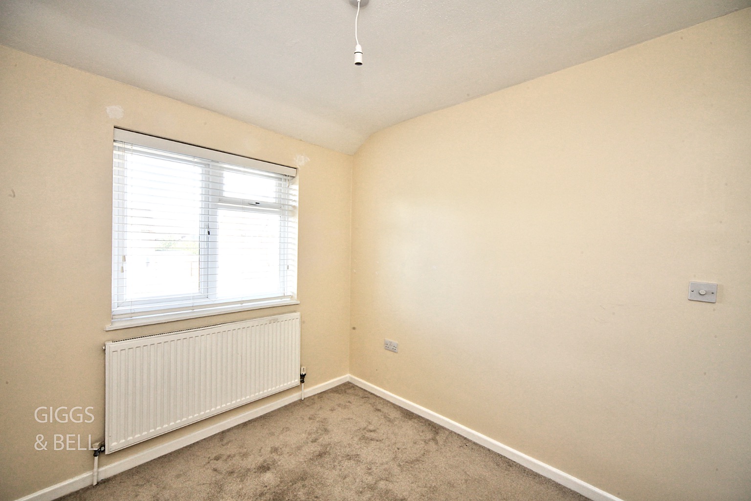3 bed semi-detached house for sale in Sawtry Close, Luton  - Property Image 12