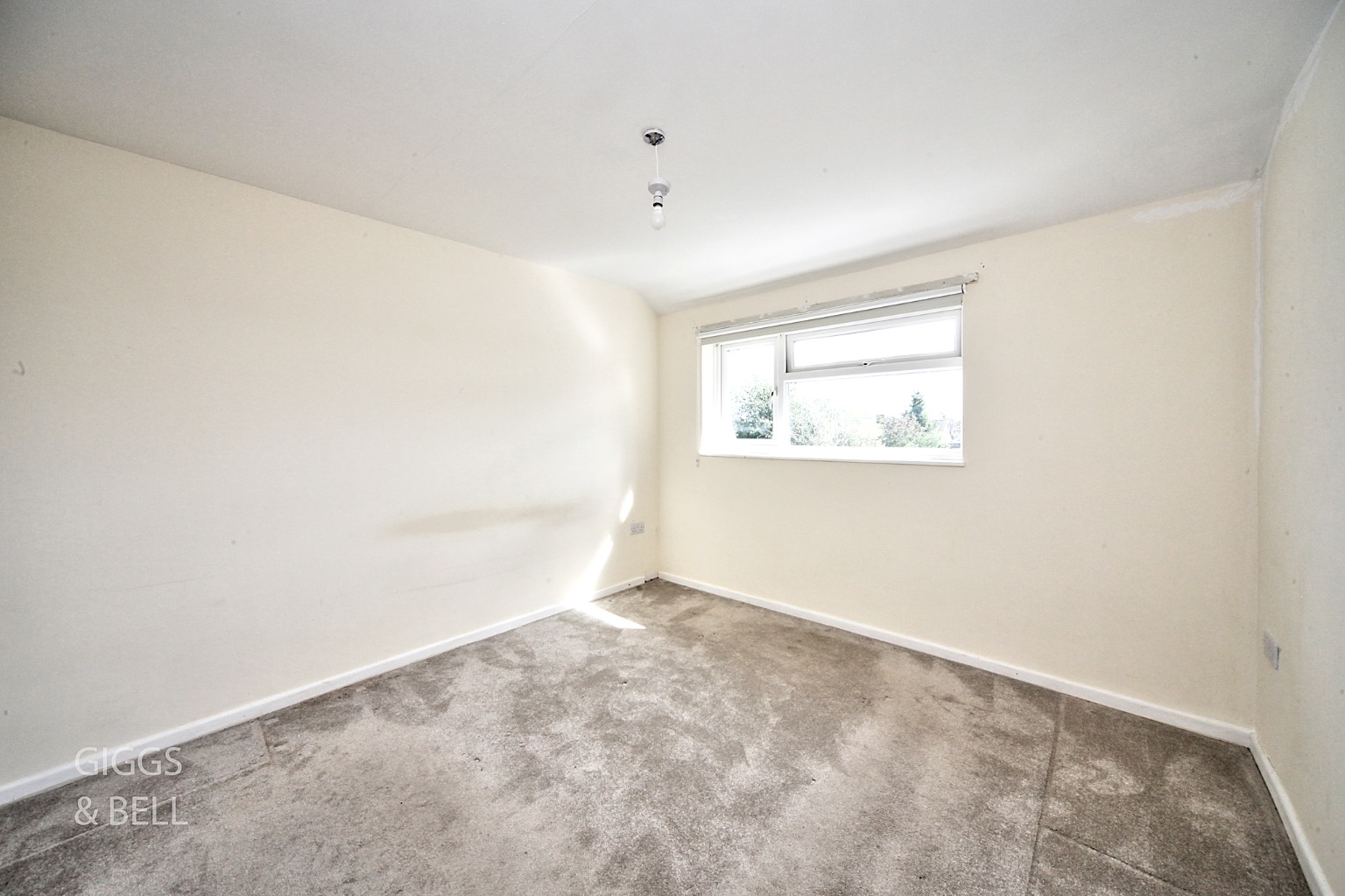 3 bed semi-detached house for sale in Sawtry Close, Luton  - Property Image 8
