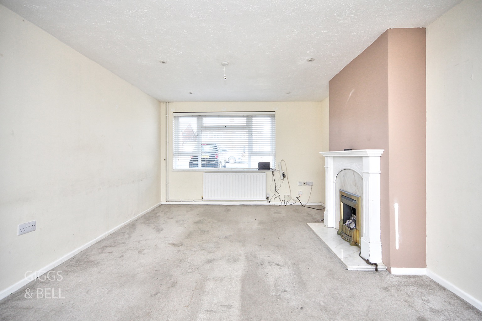 3 bed semi-detached house for sale in Sawtry Close, Luton  - Property Image 2