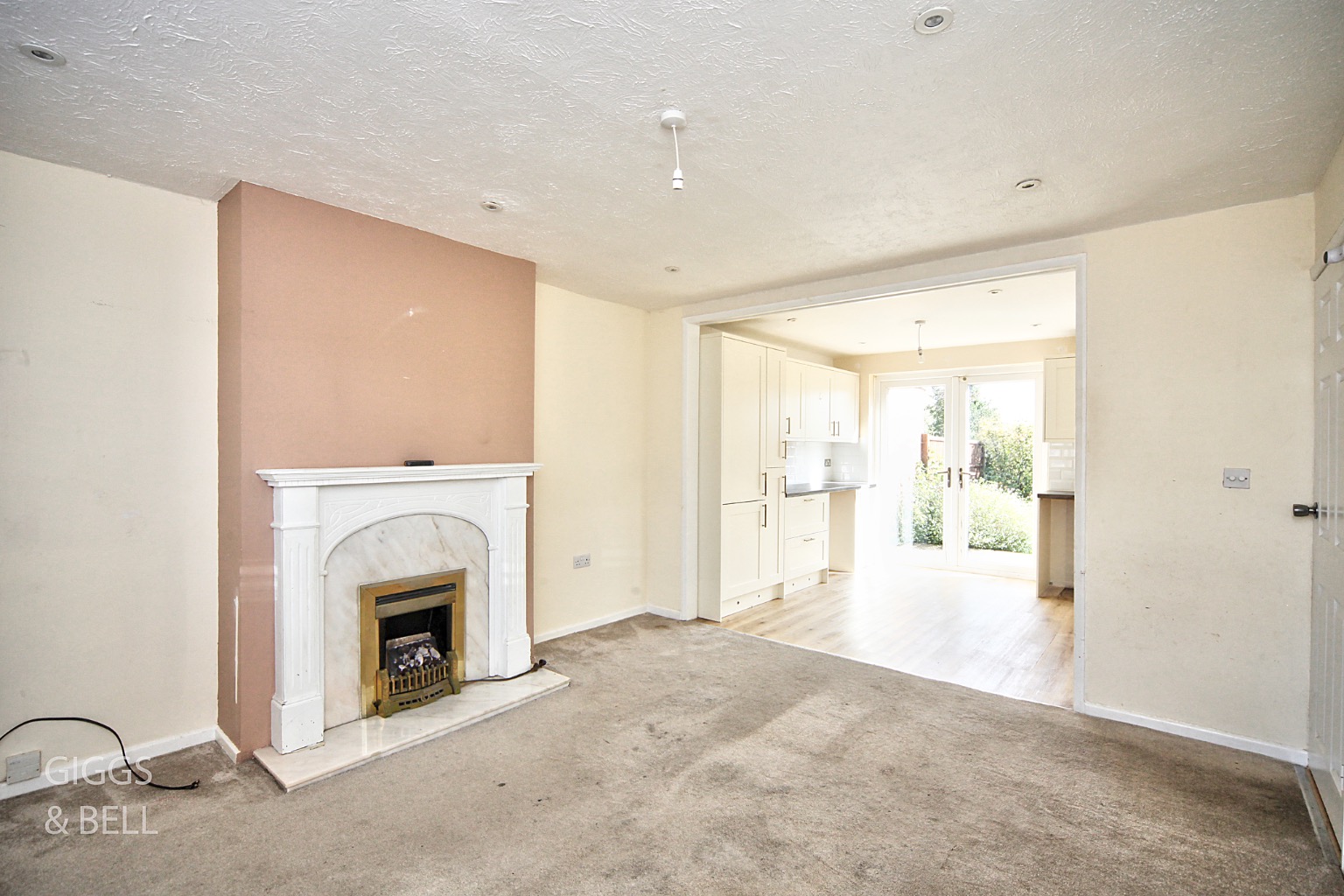 3 bed semi-detached house for sale in Sawtry Close, Luton  - Property Image 3