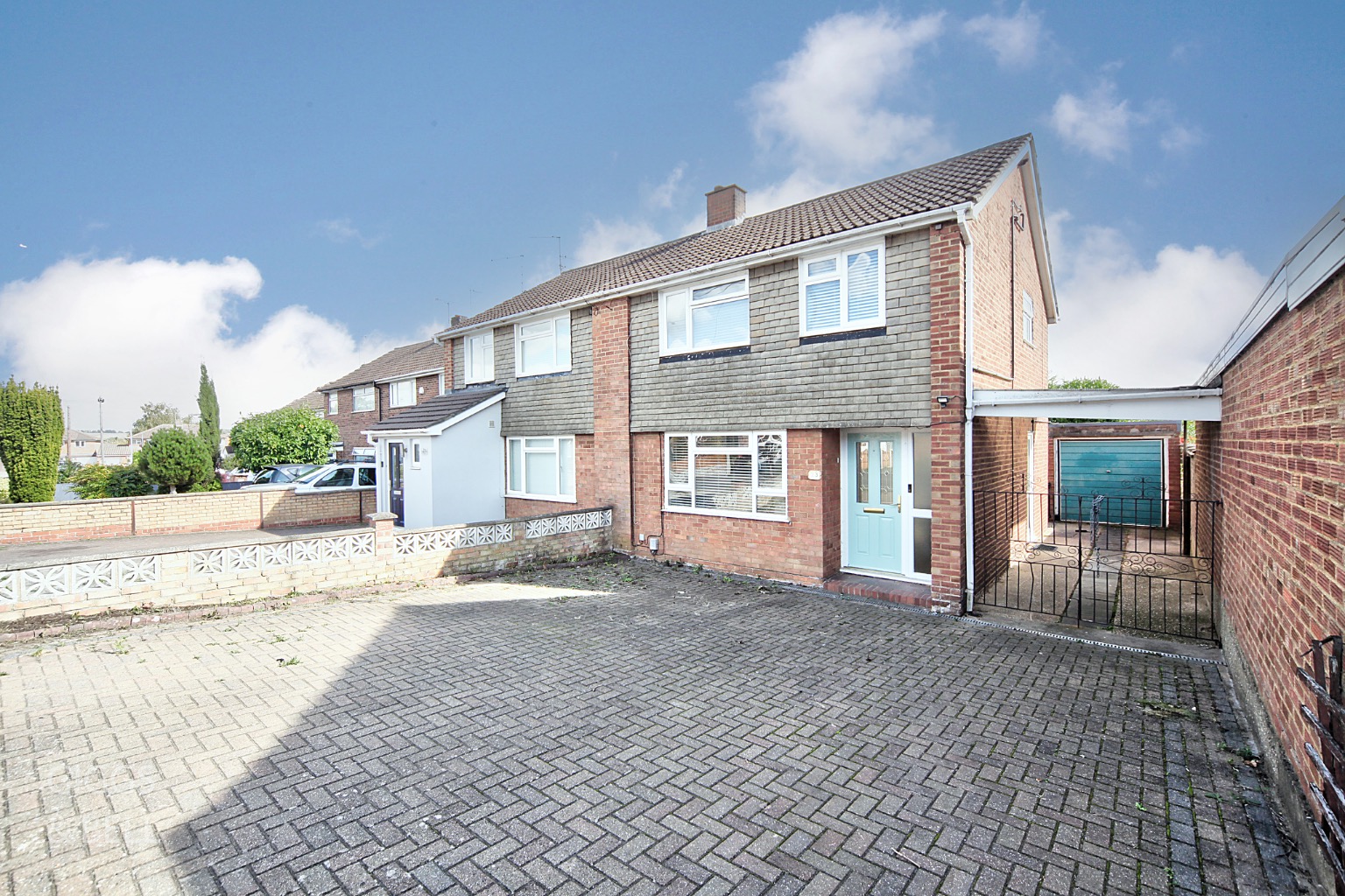 3 bed semi-detached house for sale in Sawtry Close, Luton, LU3 
