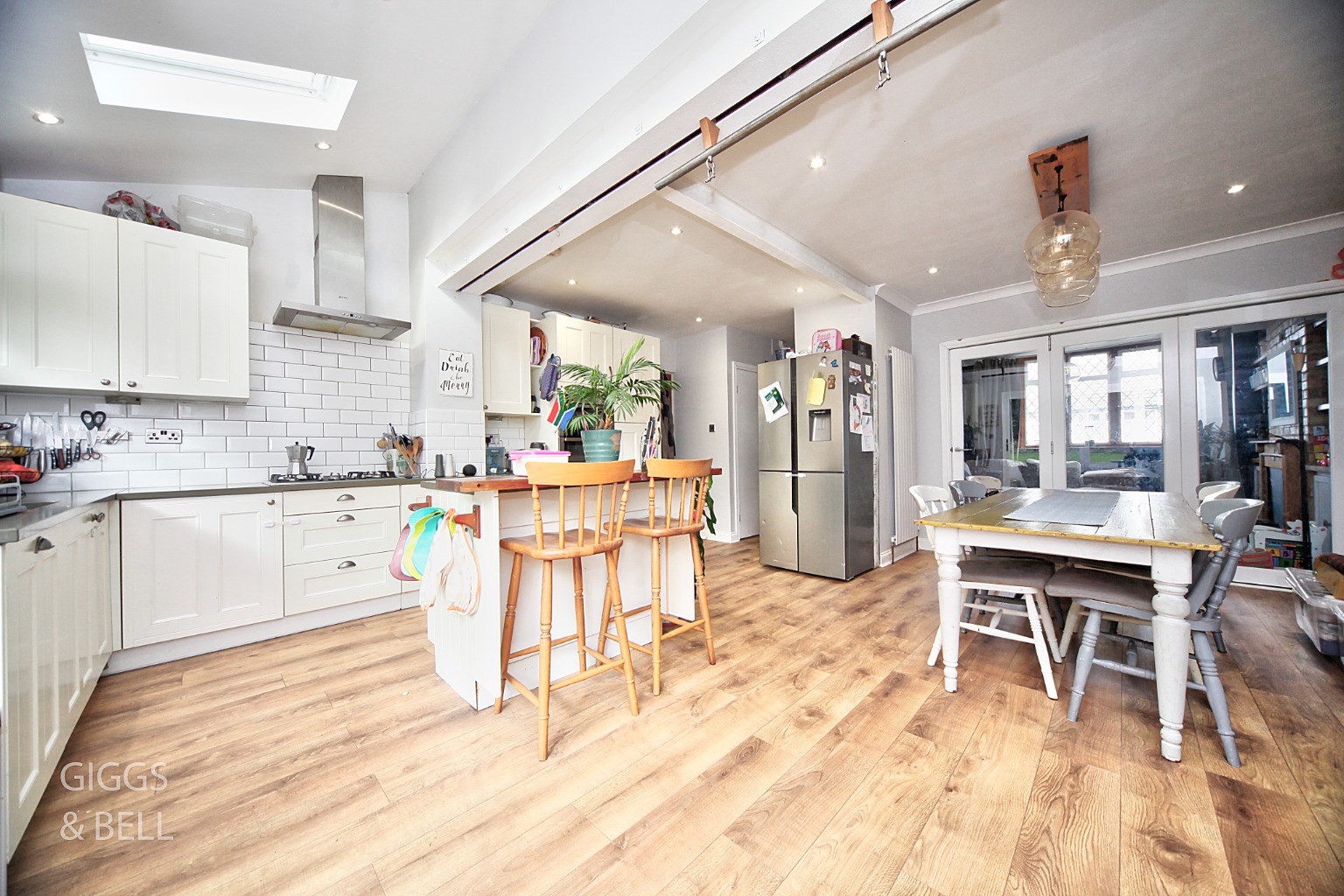 3 bed semi-detached house for sale in Hillary Crescent, Luton  - Property Image 4