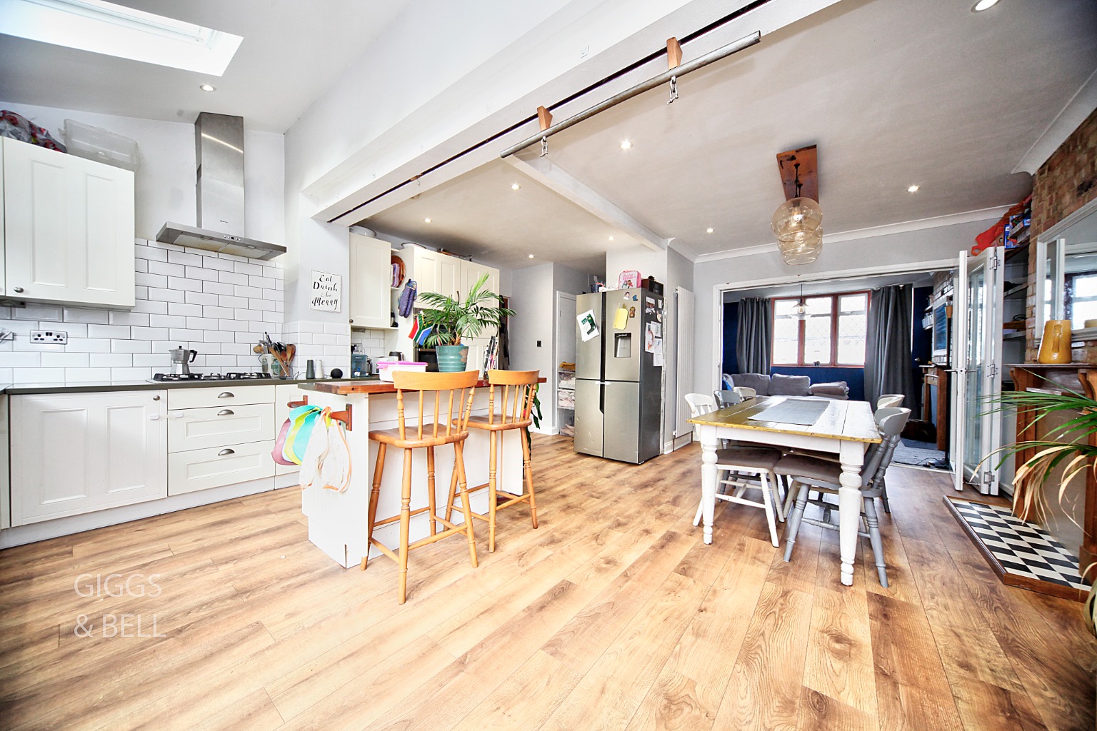 3 bed semi-detached house for sale in Hillary Crescent, Luton 5