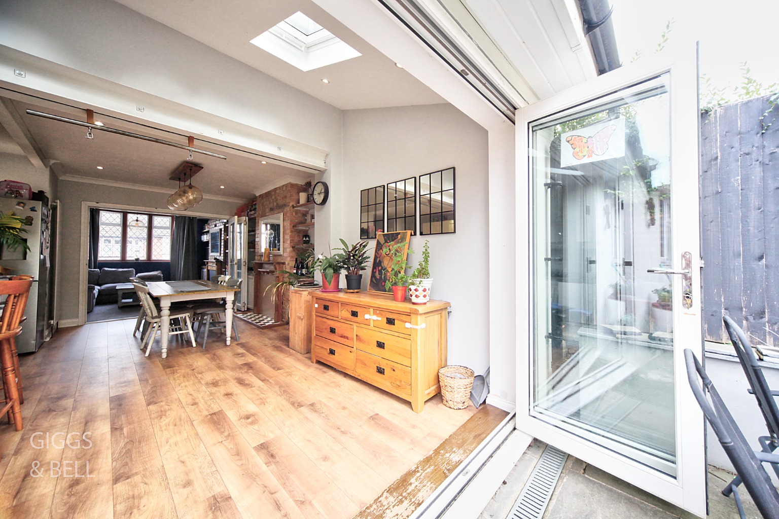 3 bed semi-detached house for sale in Hillary Crescent, Luton 7