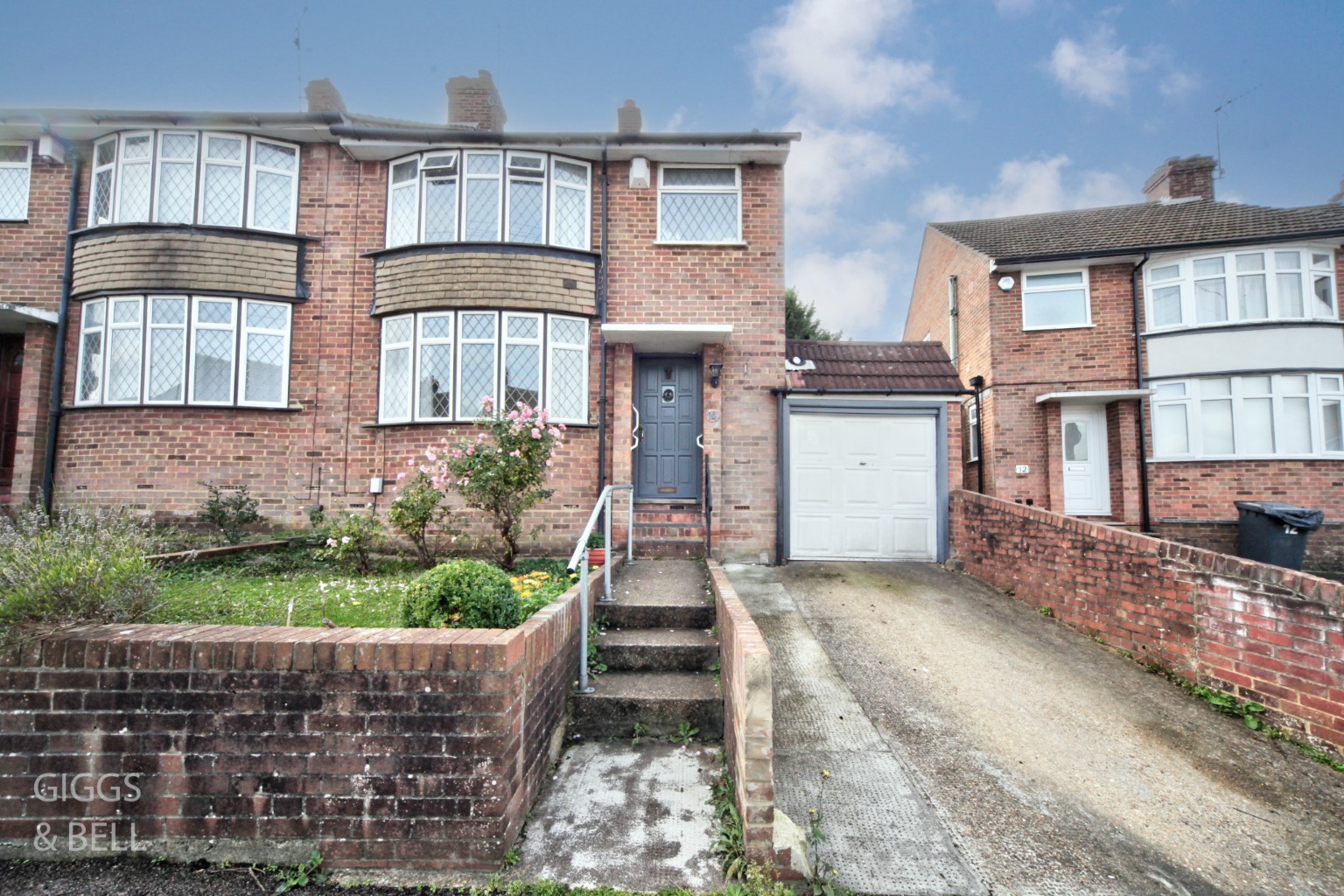 3 bed semi-detached house for sale in Hillary Crescent, Luton - Property Image 1