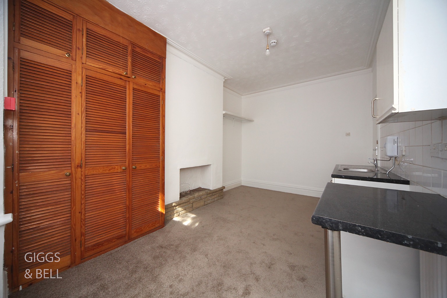 7 bed semi-detached house for sale in Ashburnham Road, Luton 19