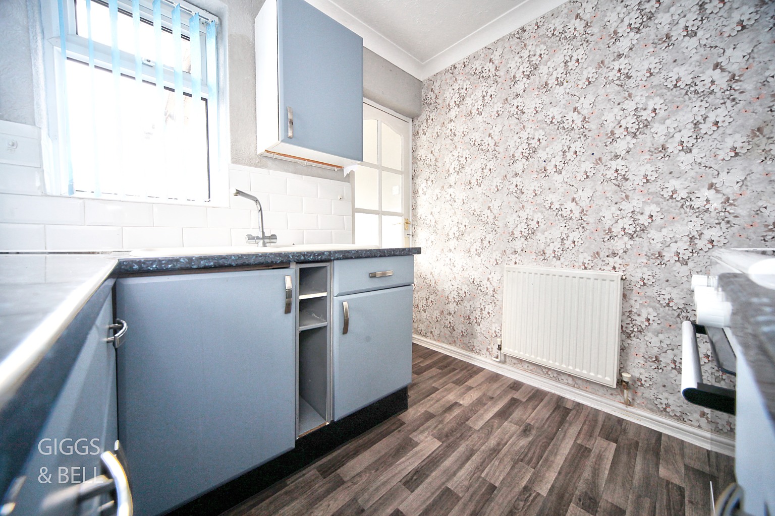 2 bed semi-detached bungalow for sale in Hathaway Close, Luton 9