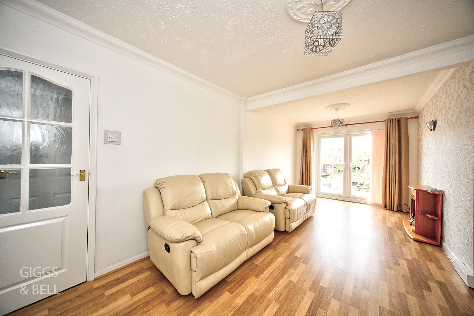 2 bed semi-detached bungalow for sale in Hathaway Close, Luton  - Property Image 2