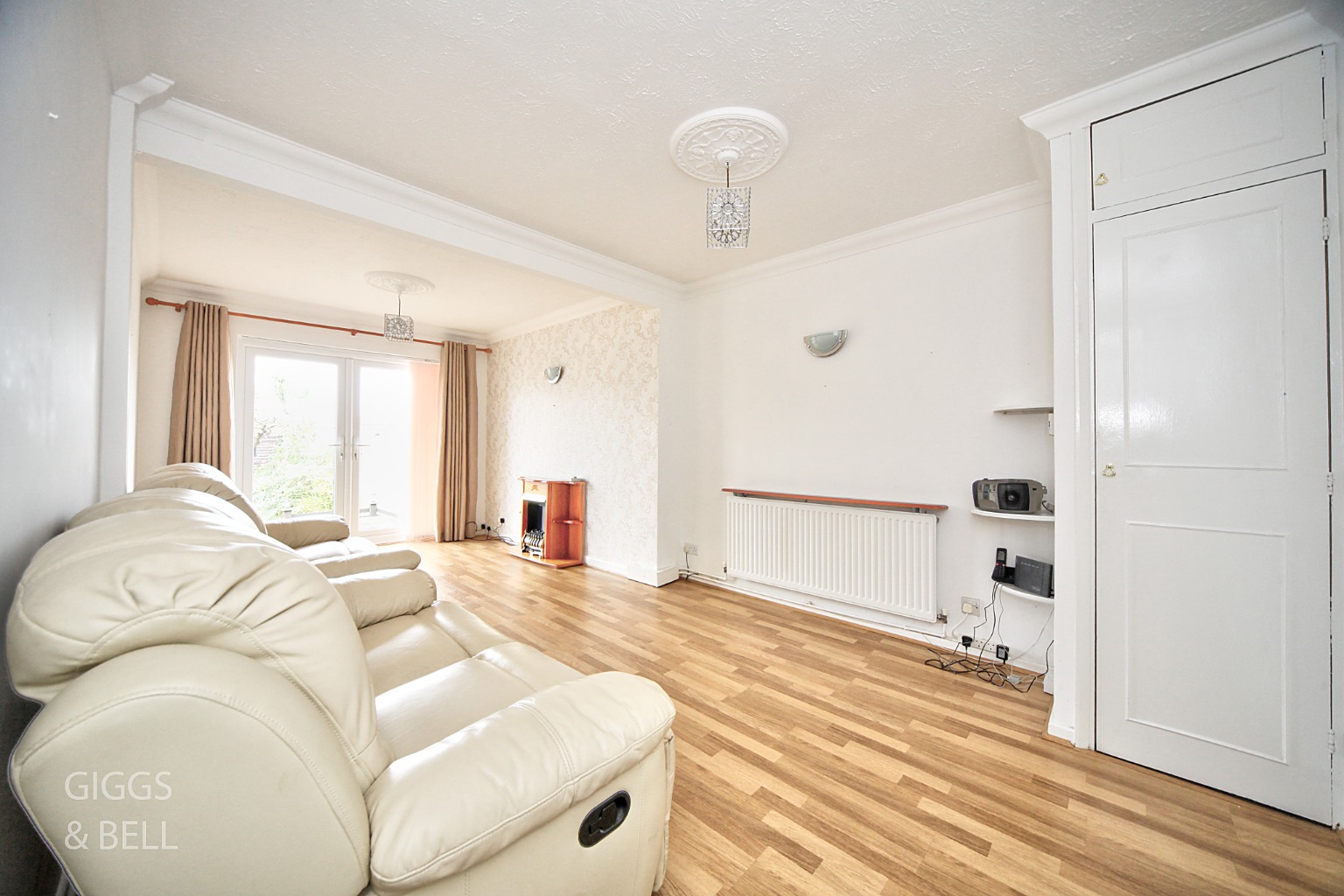 2 bed semi-detached bungalow for sale in Hathaway Close, Luton  - Property Image 5
