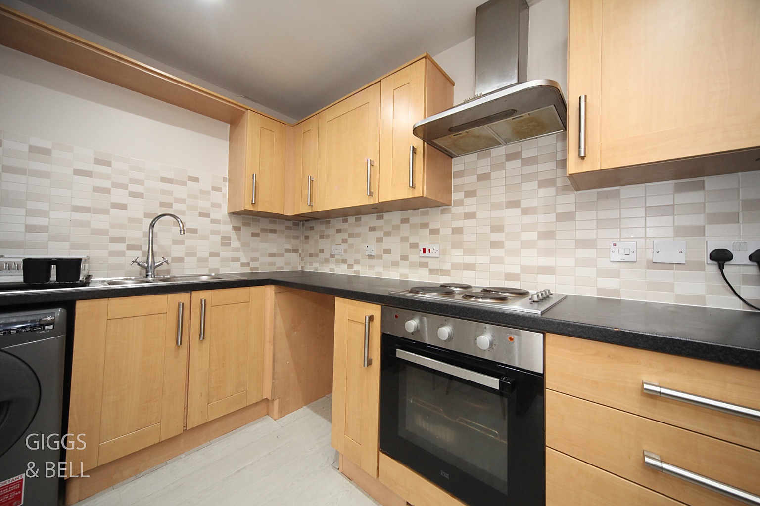 2 bed flat for sale in Holly Street, Luton  - Property Image 7