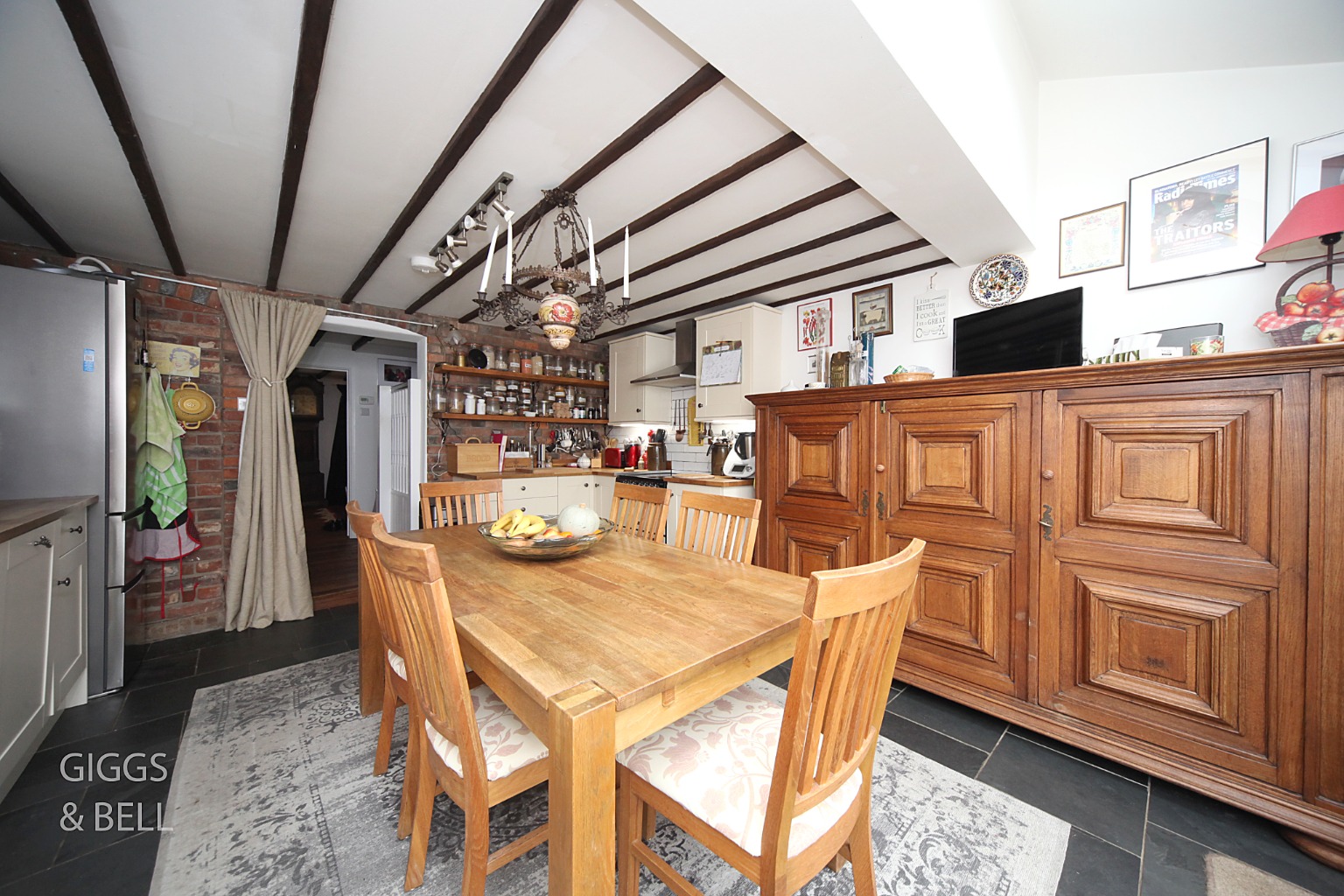 3 bed end of terrace house for sale in East Street, Hertfordshire 10
