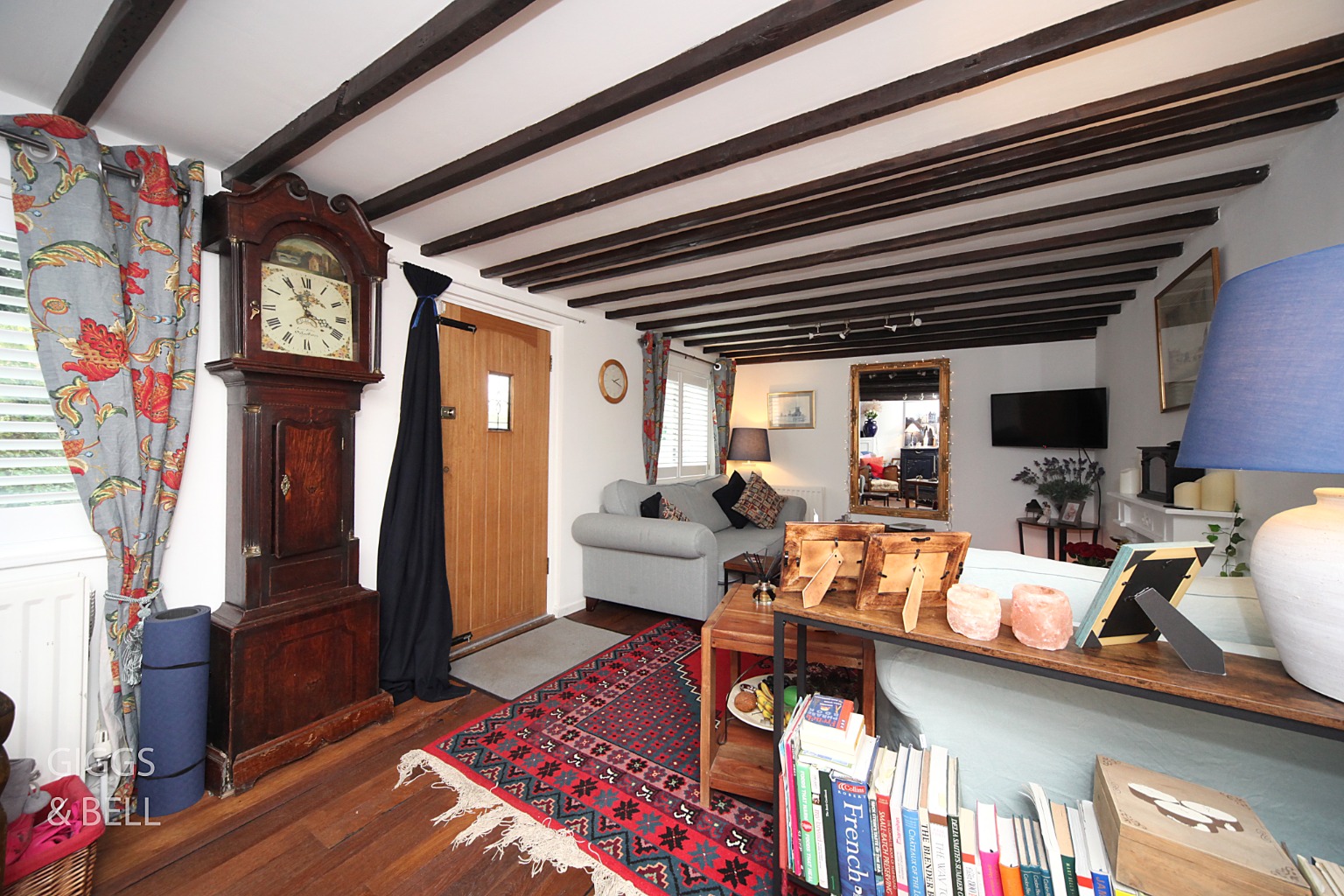 3 bed end of terrace house for sale in East Street, Hertfordshire 2