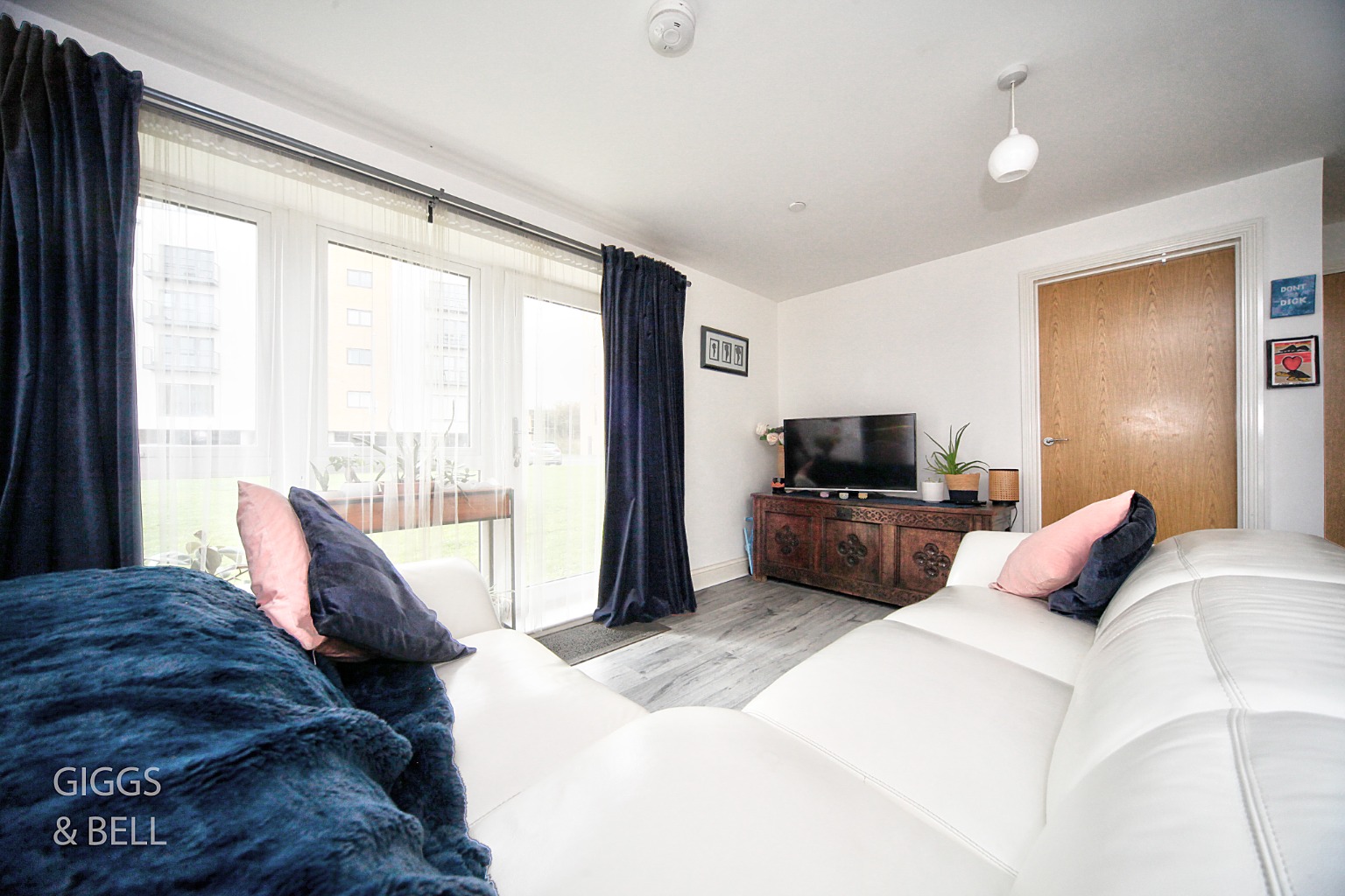 2 bed flat for sale in Cypress Road, Luton 1