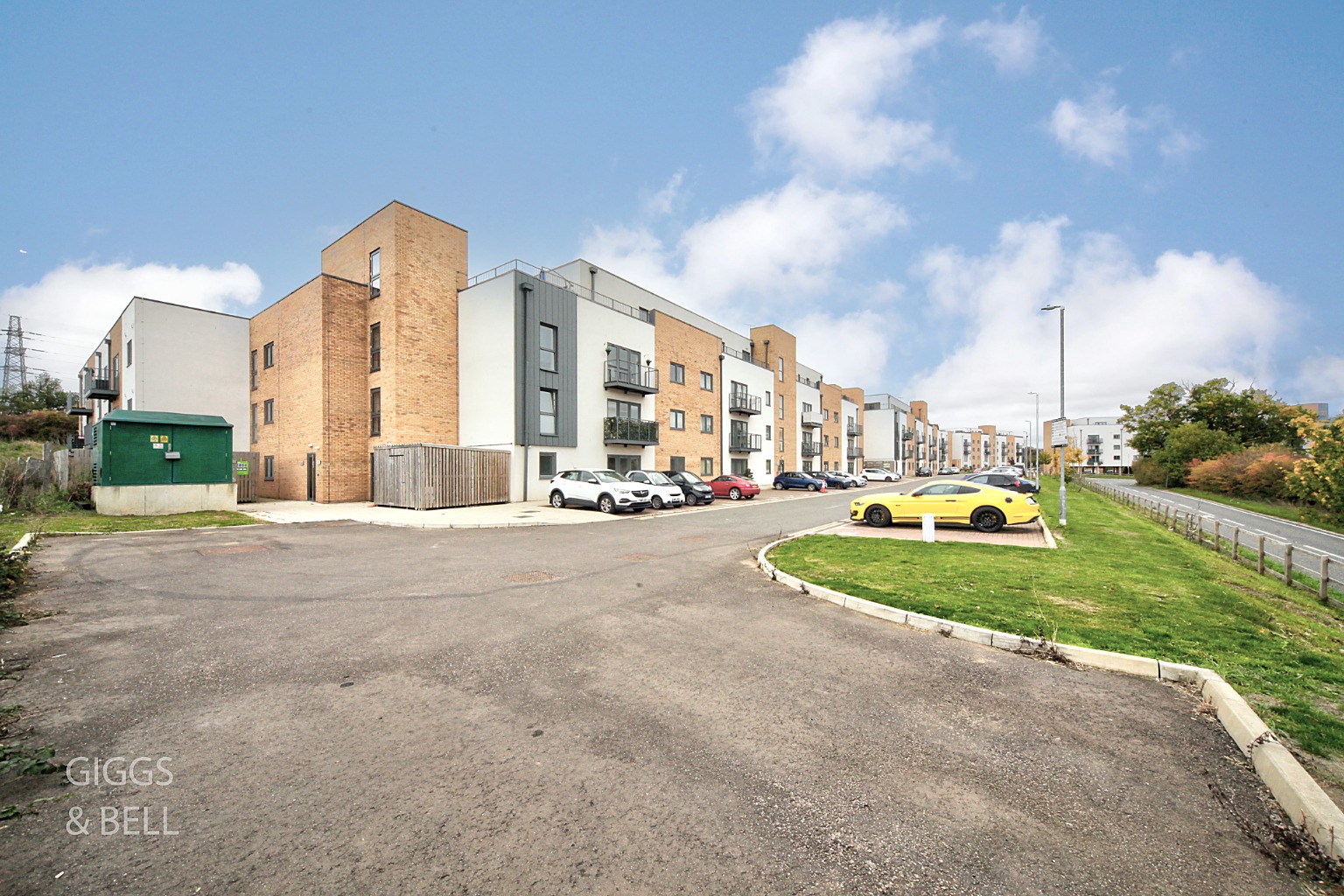 2 bed flat for sale in Cypress Road, Luton, LU1 
