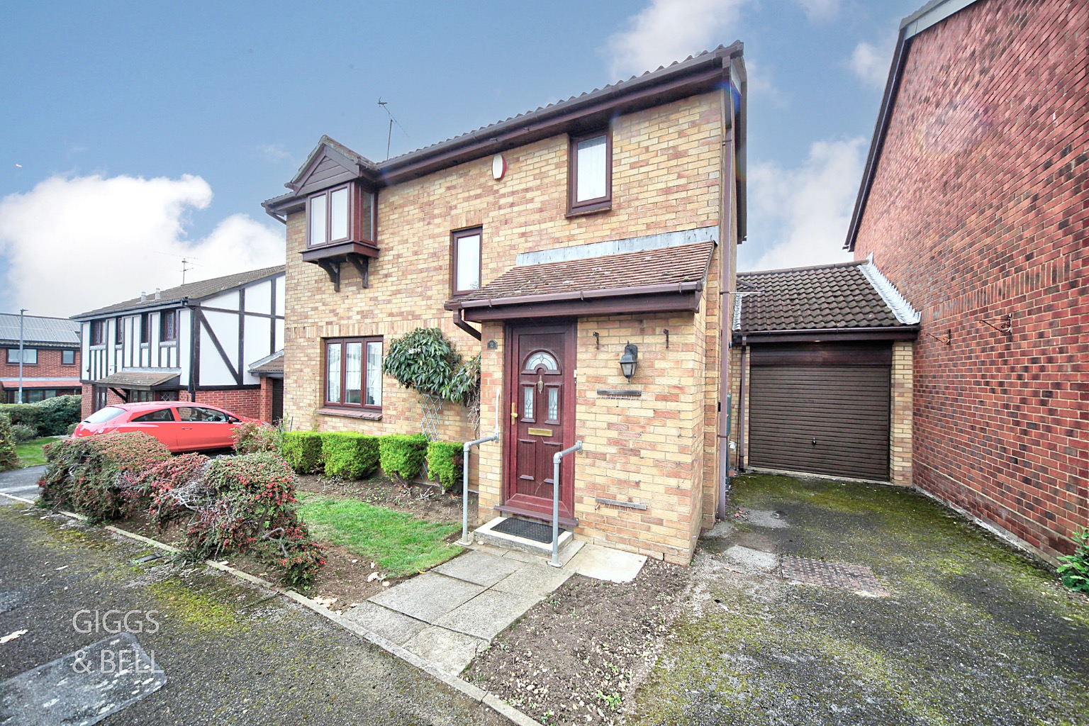 3 bed link detached house for sale in Redmire Close, Luton, LU4 