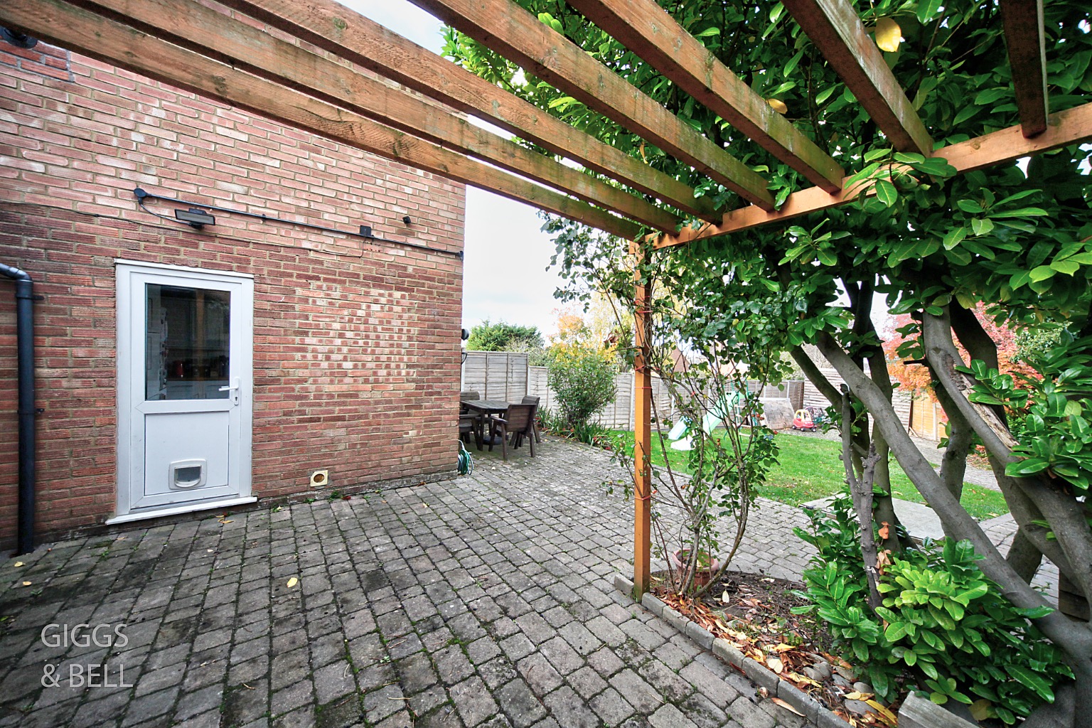 3 bed semi-detached house for sale in Redwood Drive, Luton  - Property Image 16