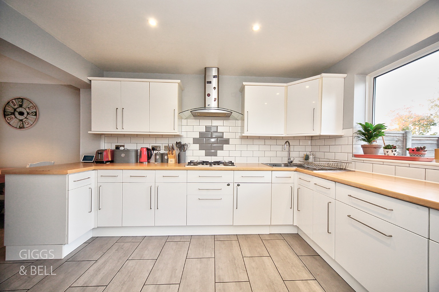 3 bed semi-detached house for sale in Redwood Drive, Luton  - Property Image 5