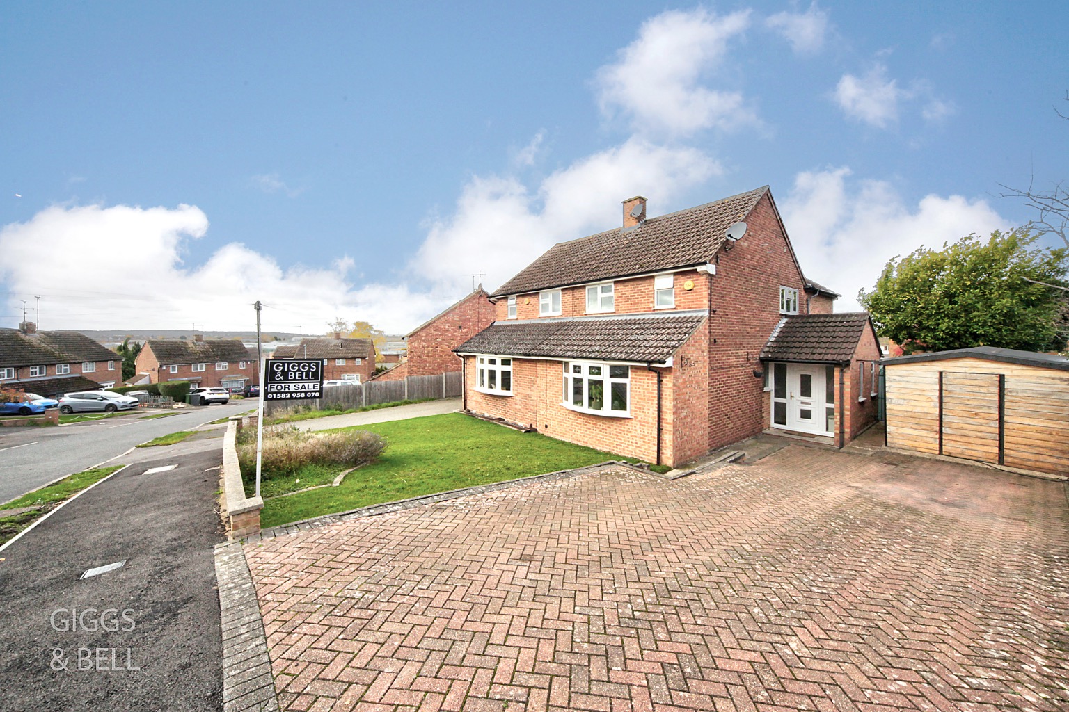 3 bed semi-detached house for sale in Redwood Drive, Luton  - Property Image 1