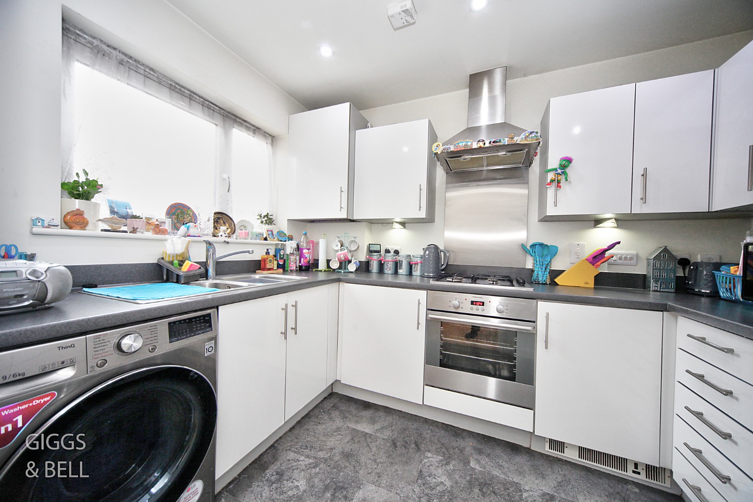 2 bed semi-detached house for sale in Falks Hill, Luton  - Property Image 7