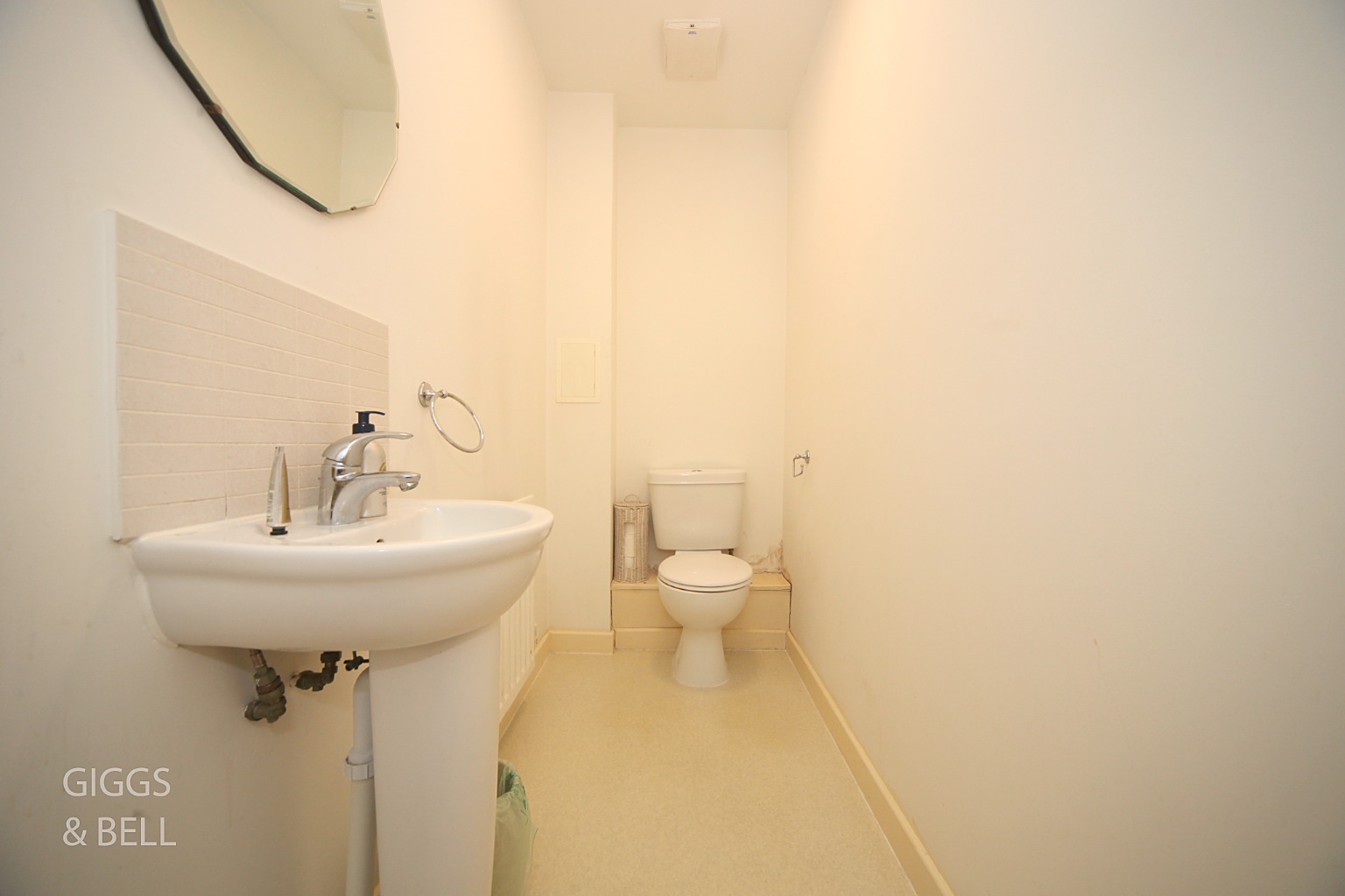 2 bed semi-detached house for sale in Falks Hill, Luton  - Property Image 5