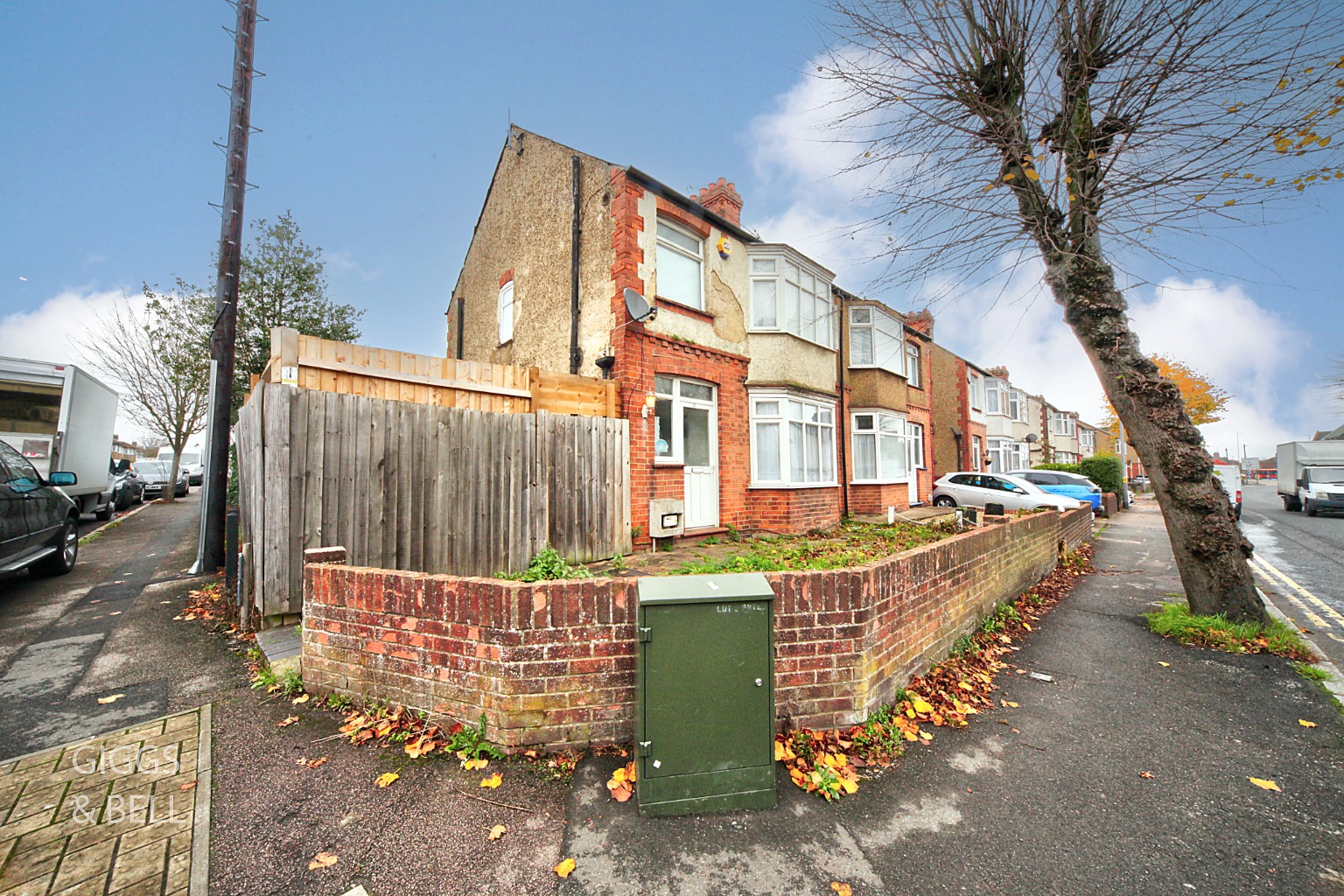 3 bed semi-detached house for sale in Stockingstone Road, Luton - Property Image 1